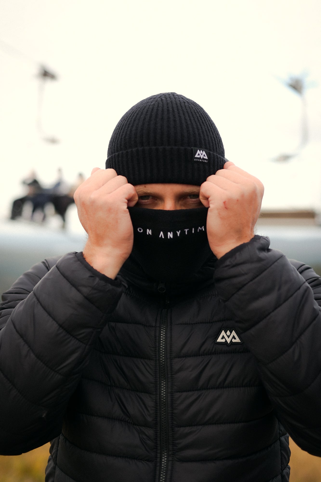 BEANIE AVANTURA SCHWARZ SMALL LOGO