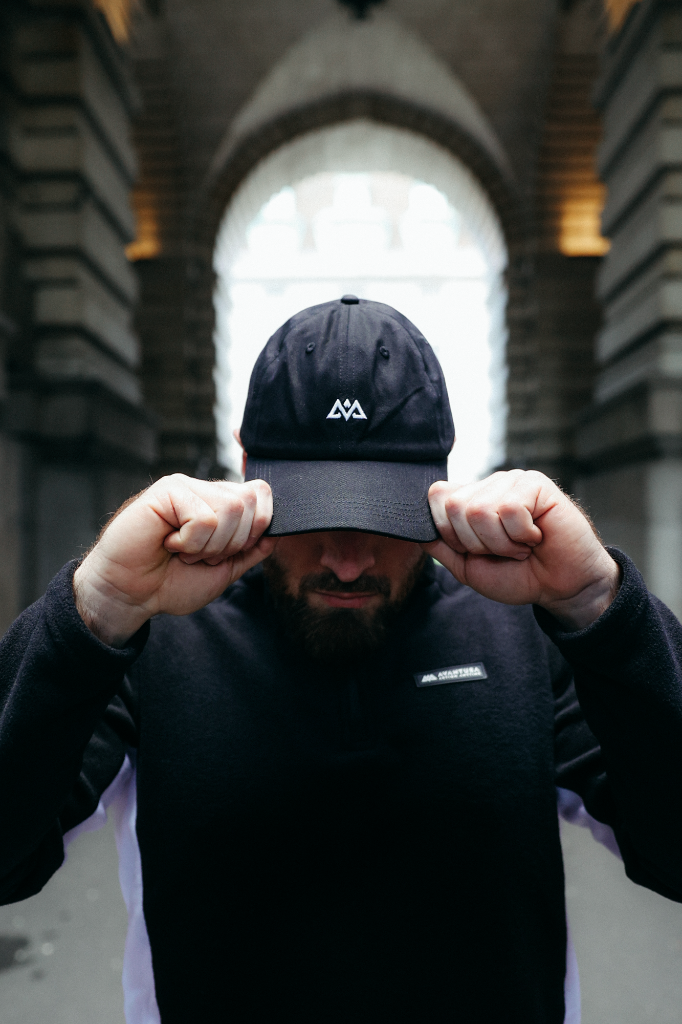 CAP AVA LOGO SCHWARZ