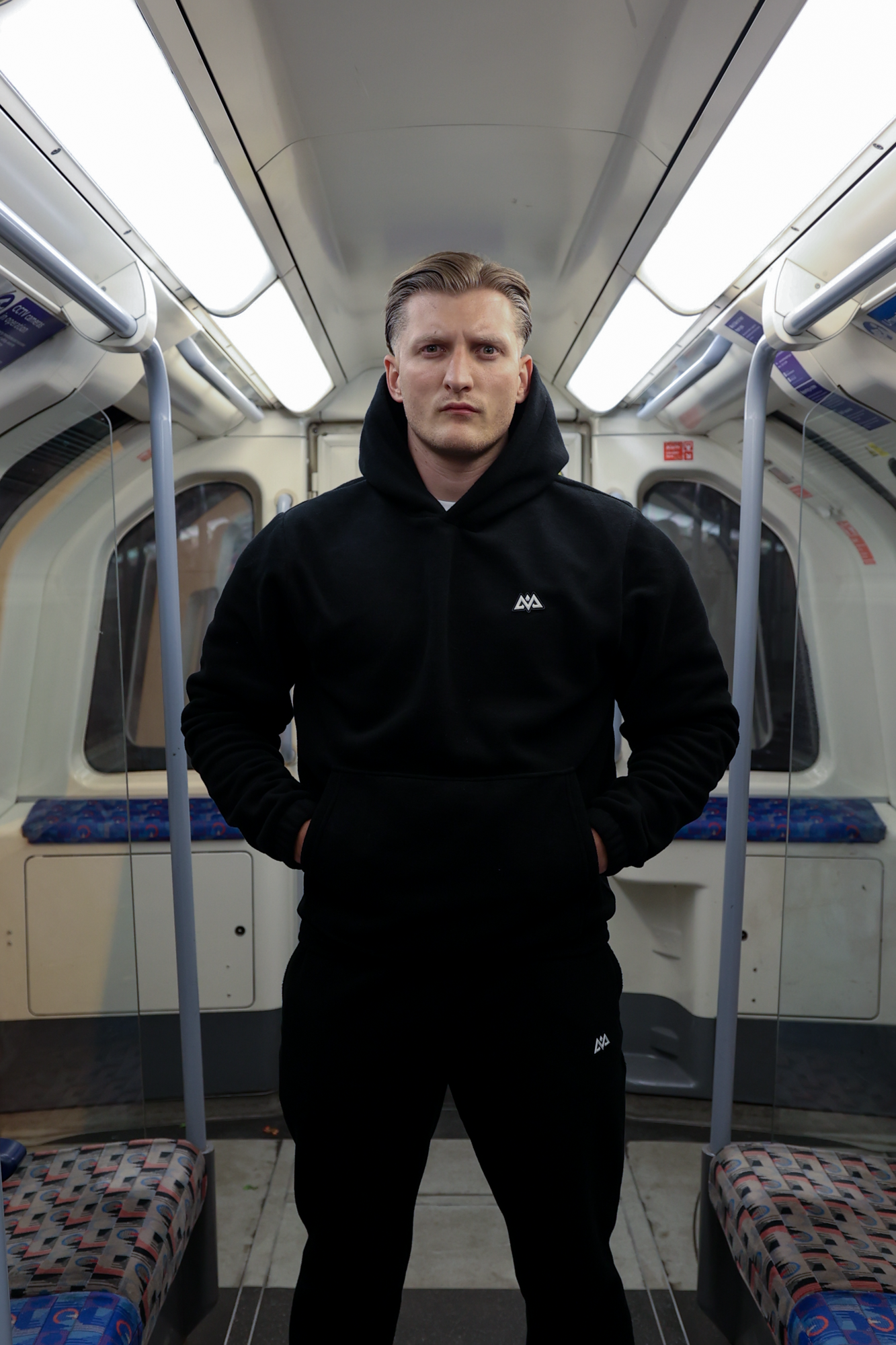 AVA LOGO FLEECE HOODIE SCHWARZ