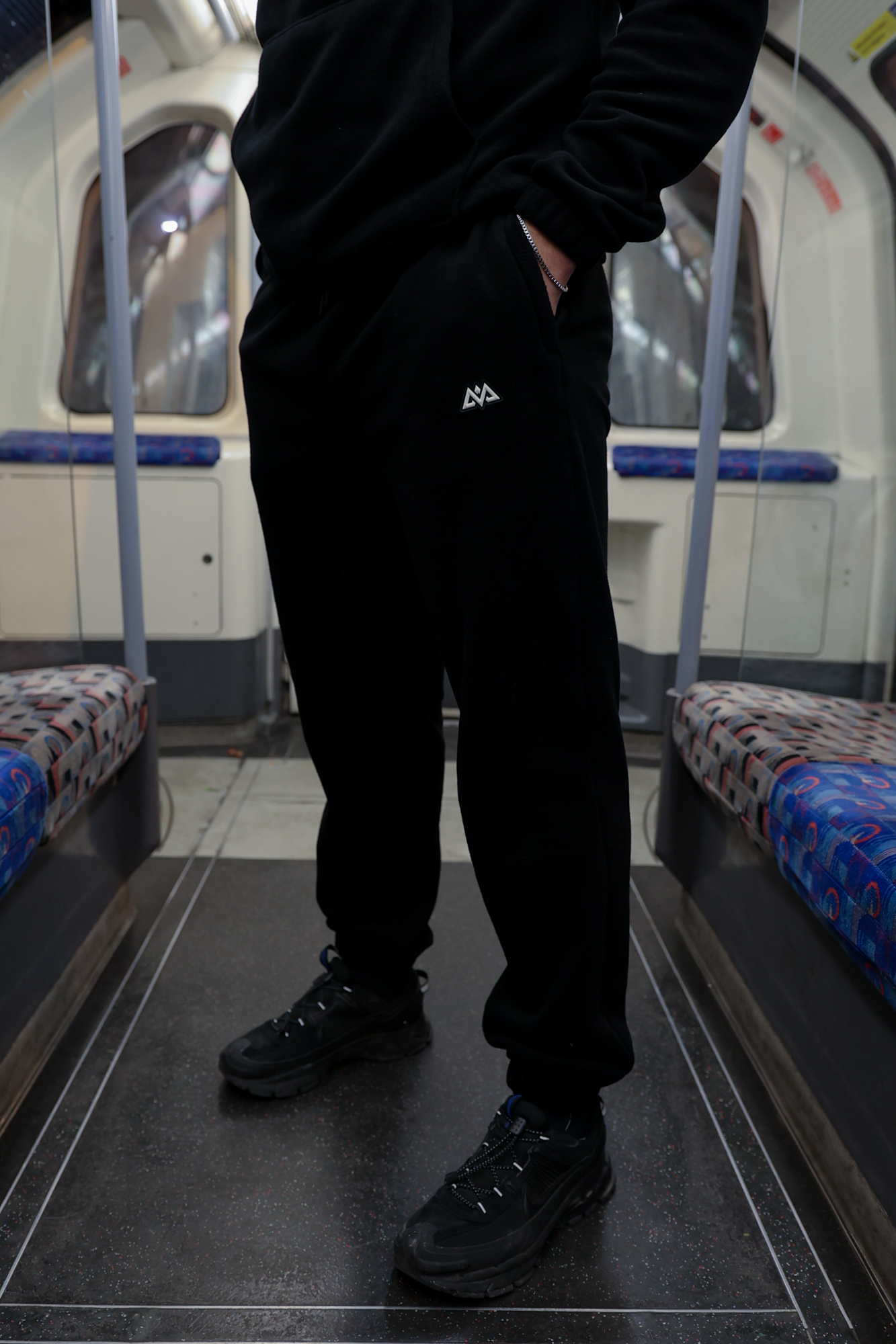AVA LOGO FLEECE JOGGER SCHWARZ