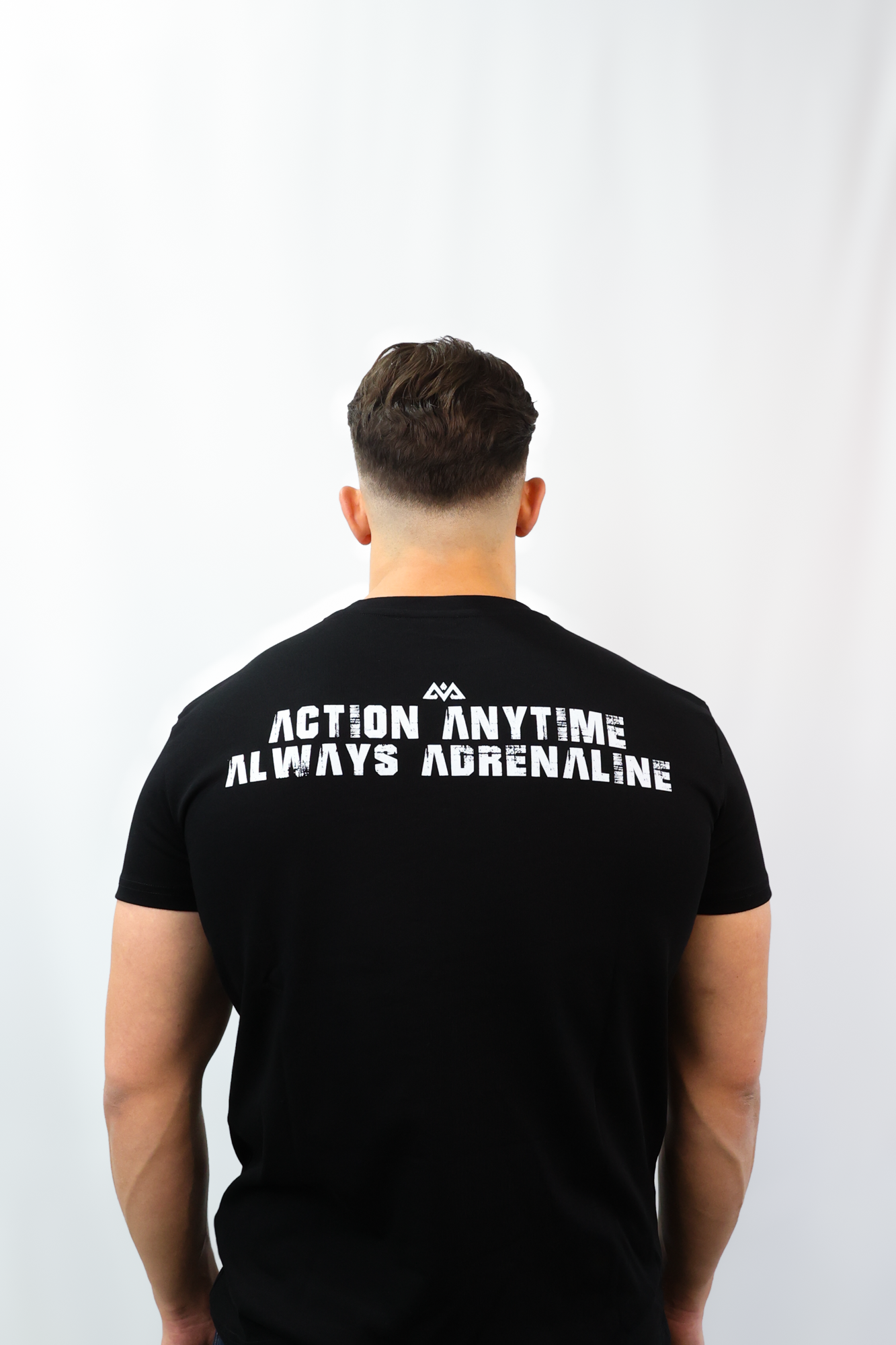 LIVE IS AN AVANTURA T-SHIRT BLACK