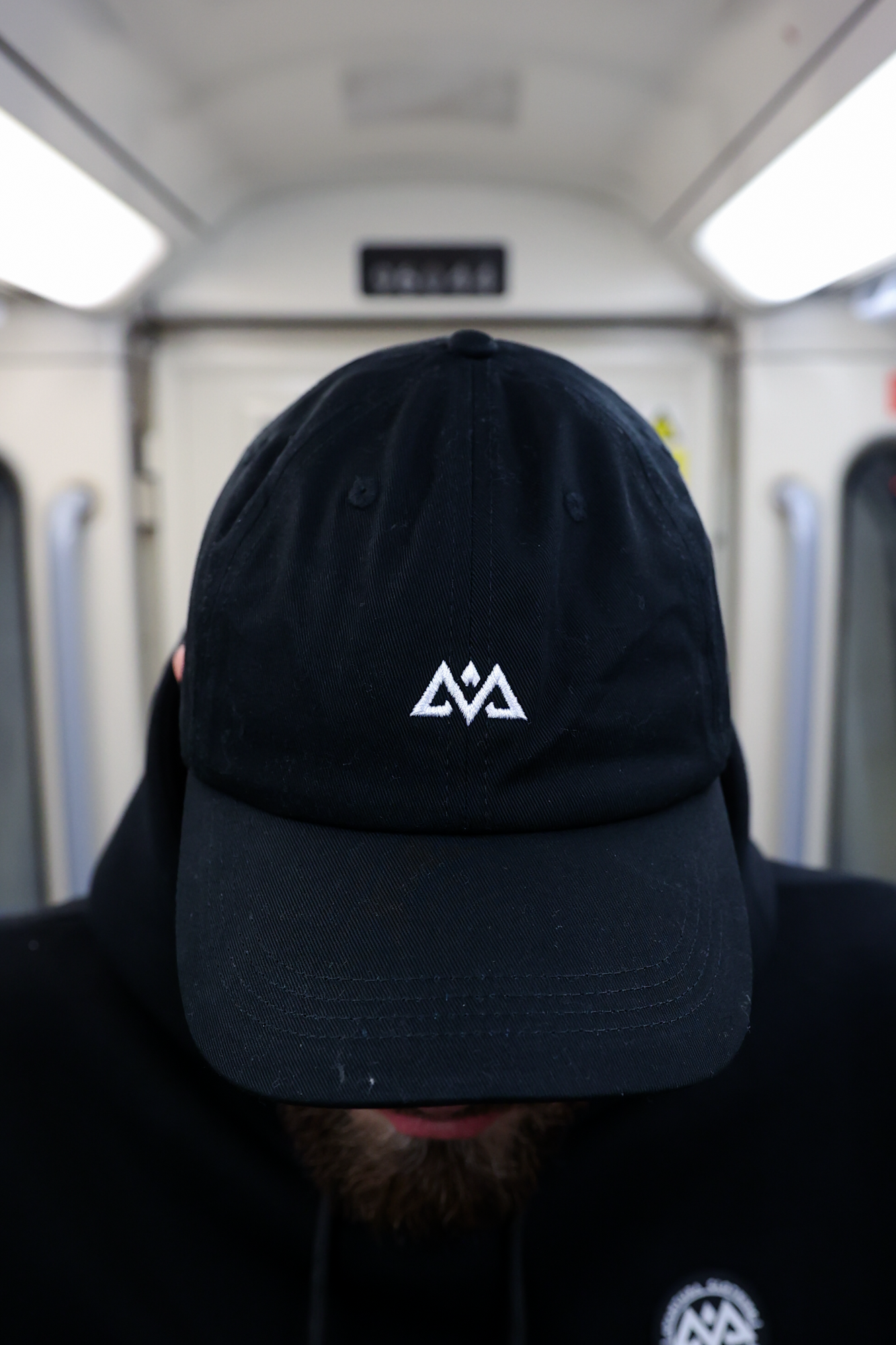 CAP AVA LOGO SCHWARZ