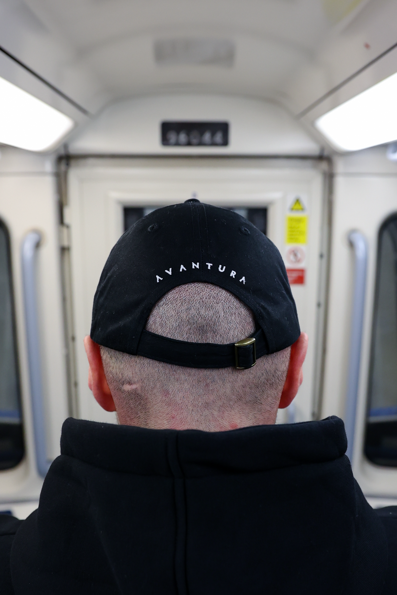 CAP AVA LOGO SCHWARZ