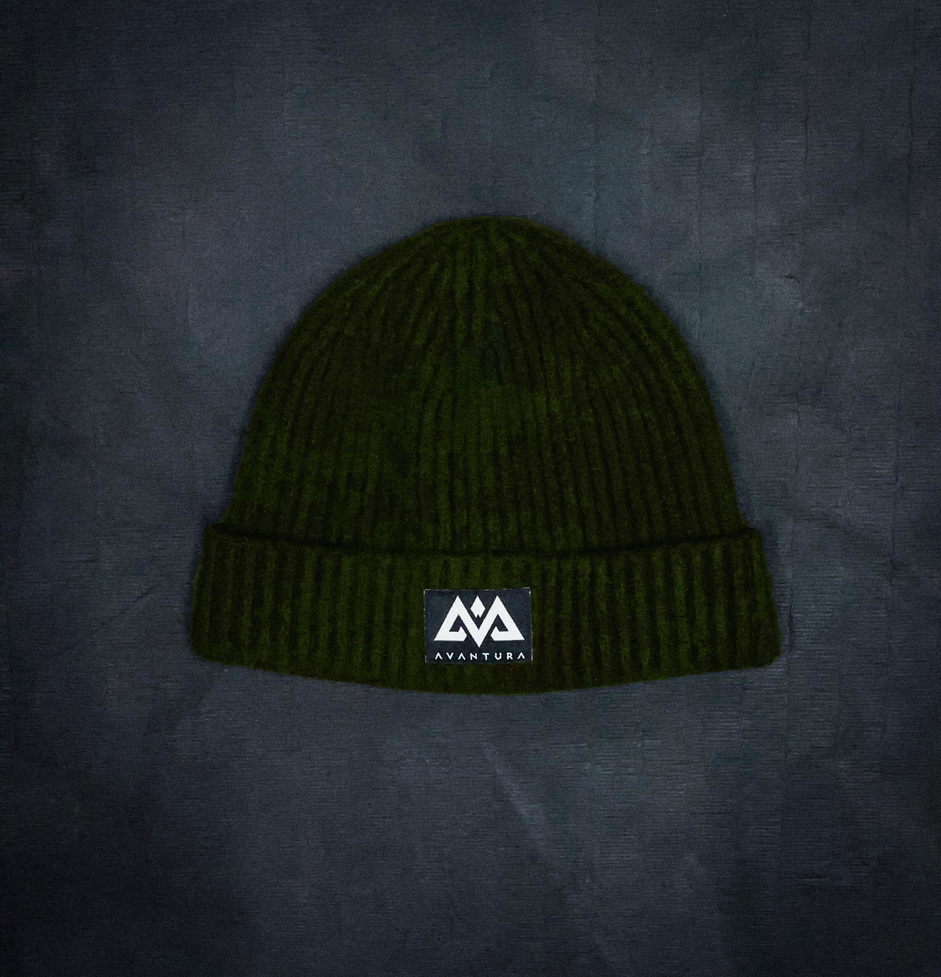BEANIE AVANTURA OLIVGRÜN PATCH LOGO