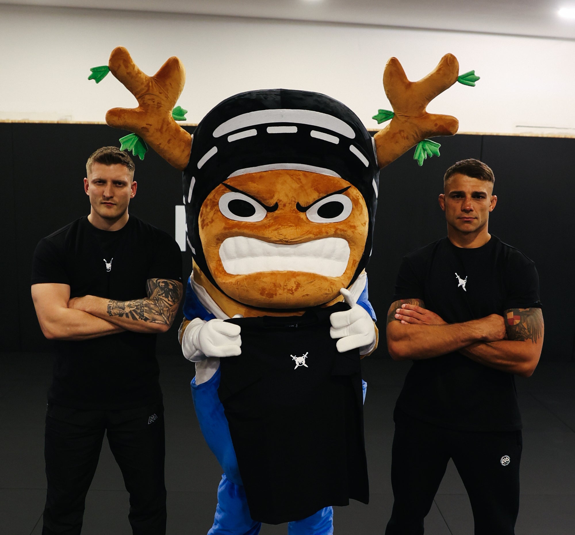 AVANTURA KONNI T-SHIRT SCHWARZ