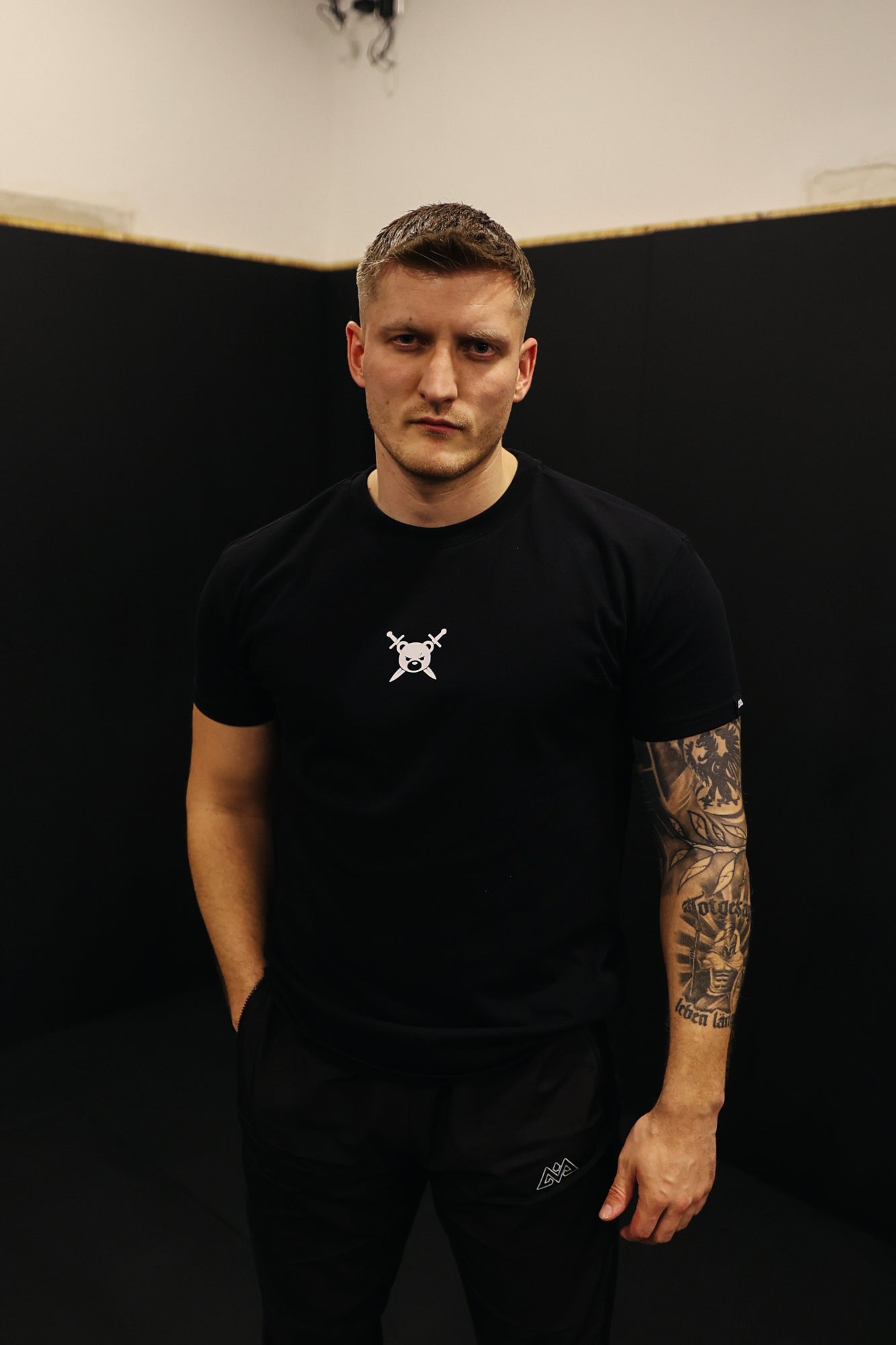 AVANTURA KONNI T-SHIRT SCHWARZ