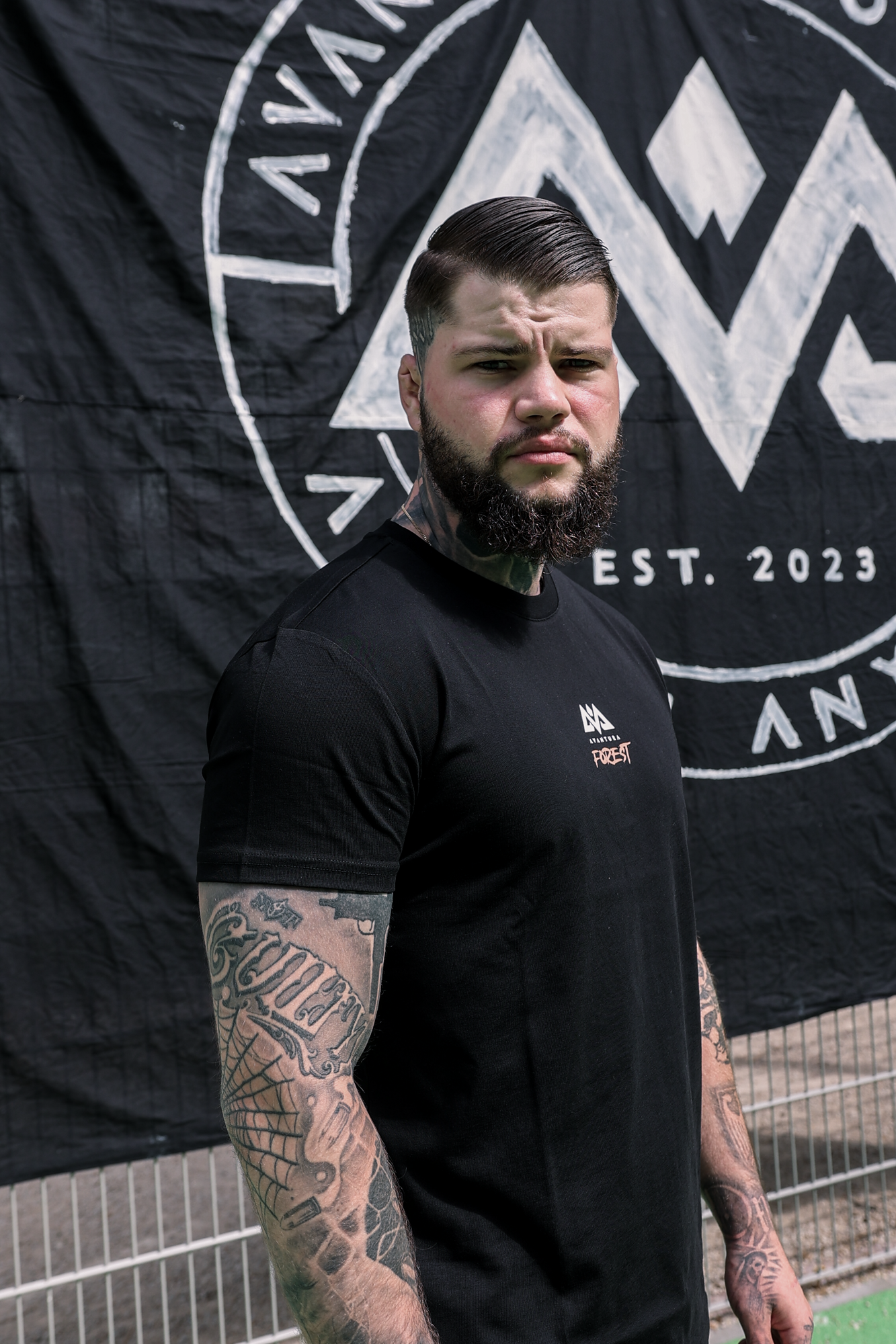 LIVE IS AN AVANTURA T-SHIRT BLACK