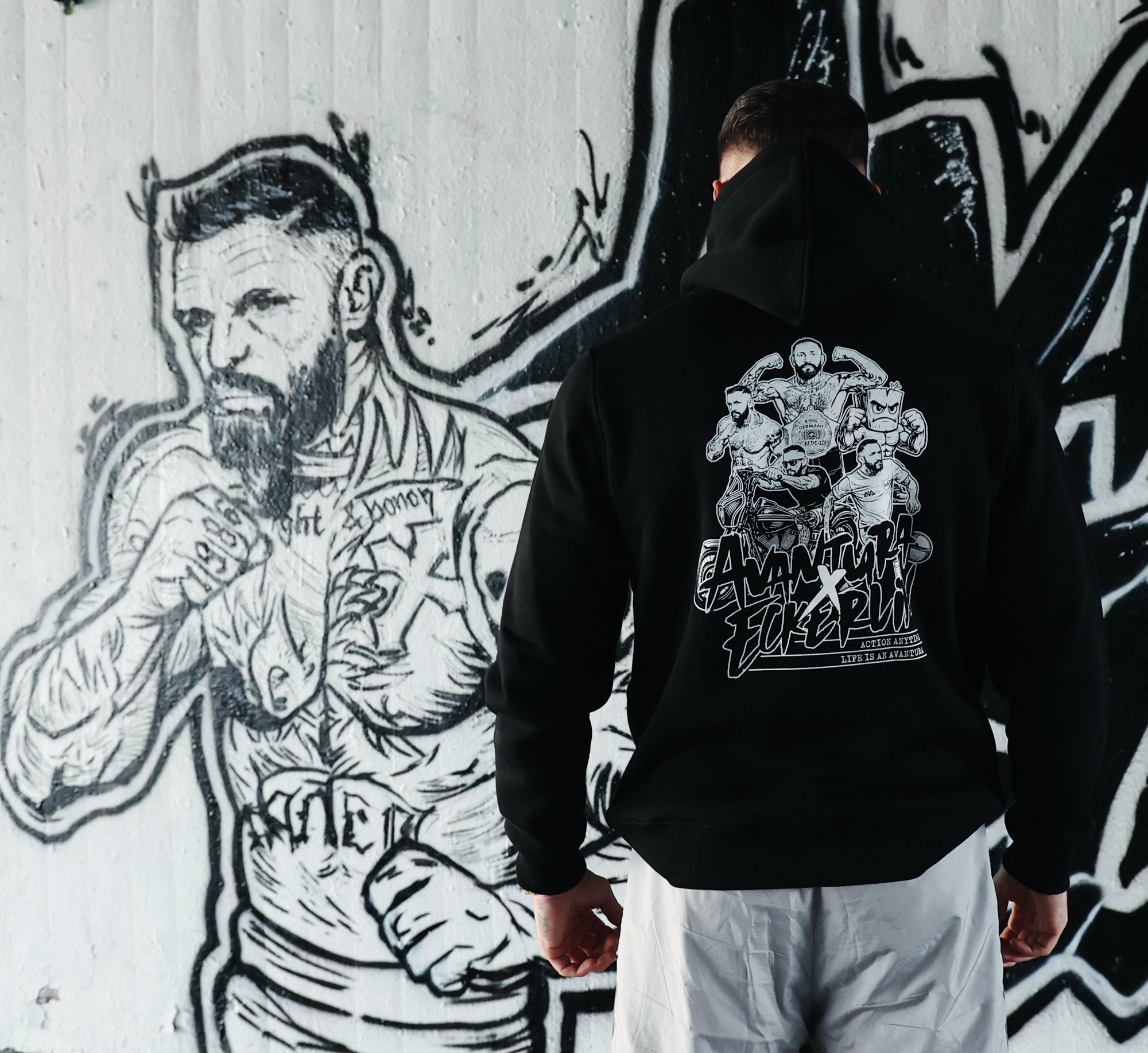 AVANTURA X ECKERLIN HOODIE 2.0 SCHWARZ