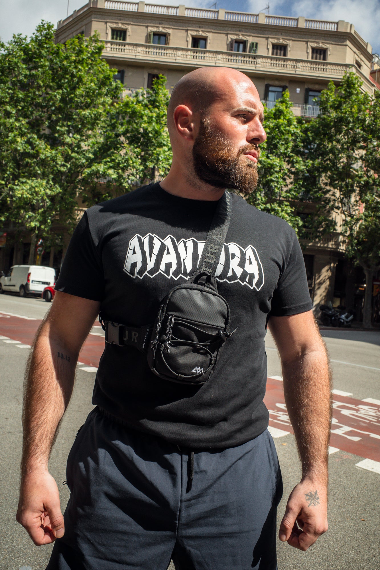 Man wearing black pusher bag street style