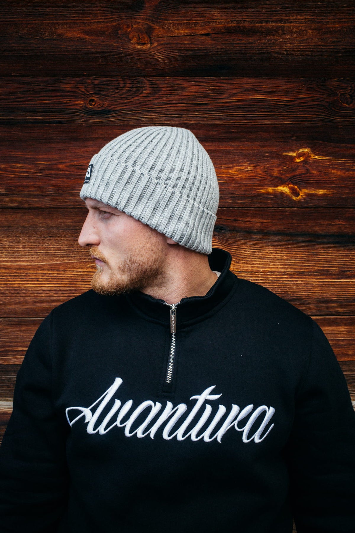 Side view of the ribbed Avantura beanie with logo