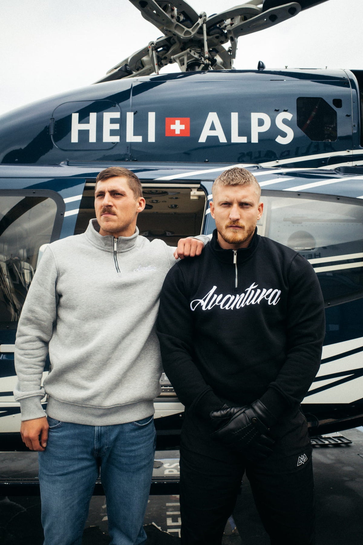 Gray and black Avantura Halfzip sweatshirt in use
