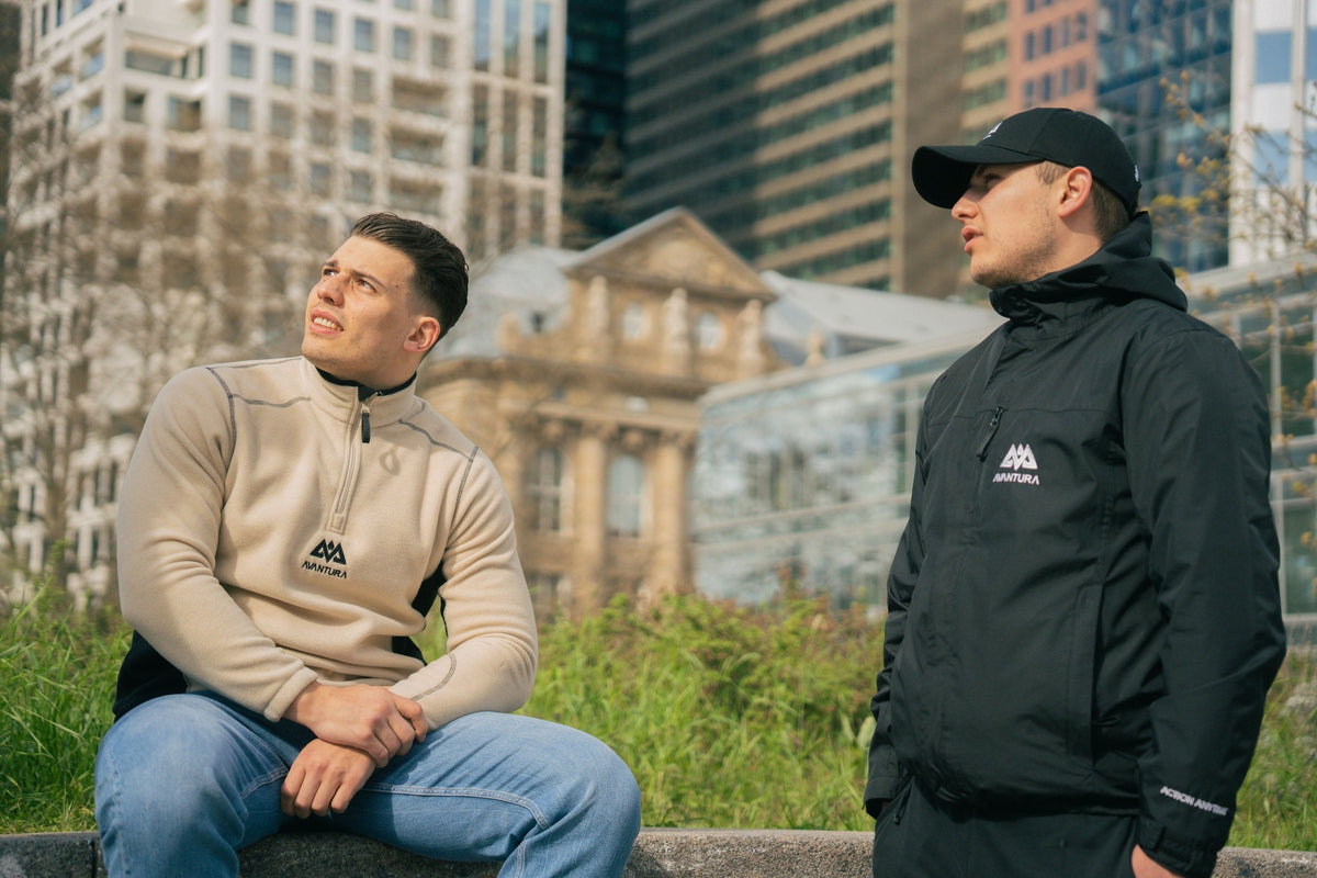 Urban look: Beige-black half-zip fleece pullover worn in city area
