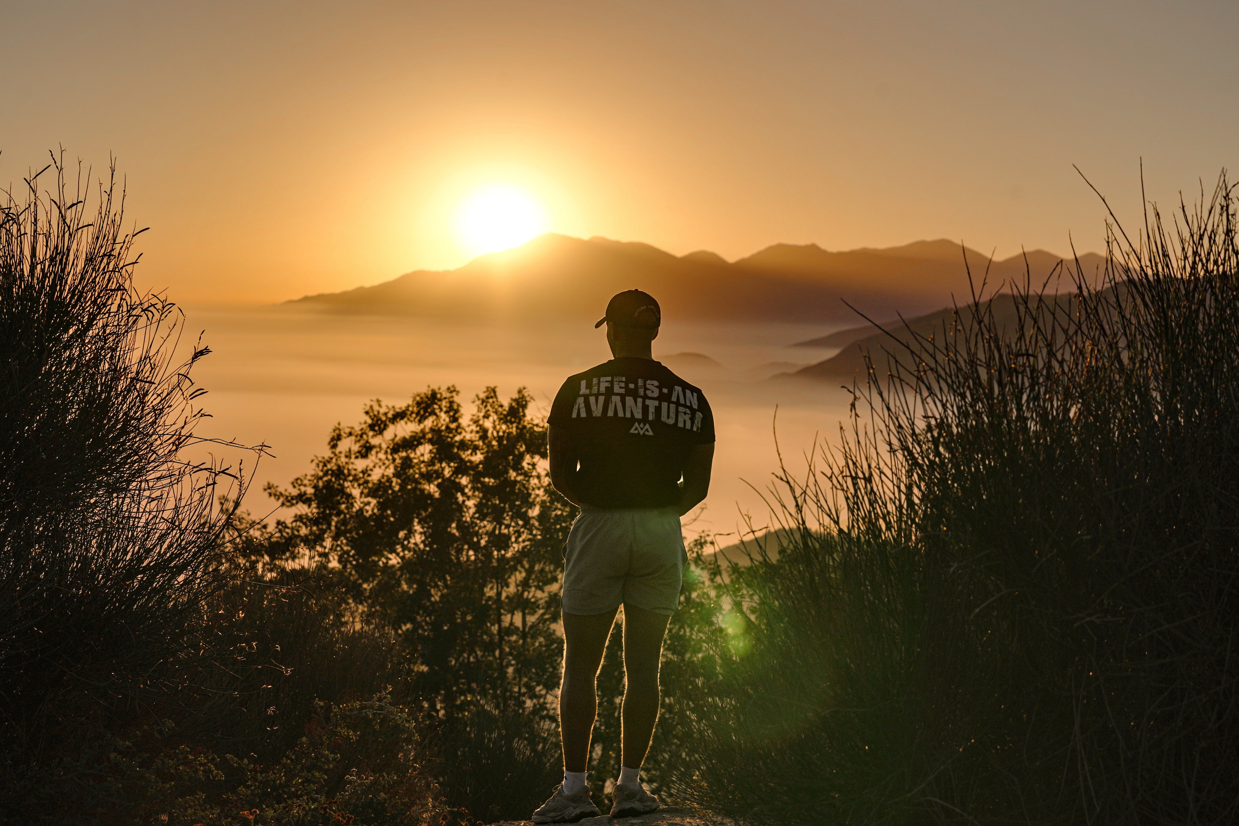 LIFE IS AN AVANTURA T-SHIRT SCHWARZ