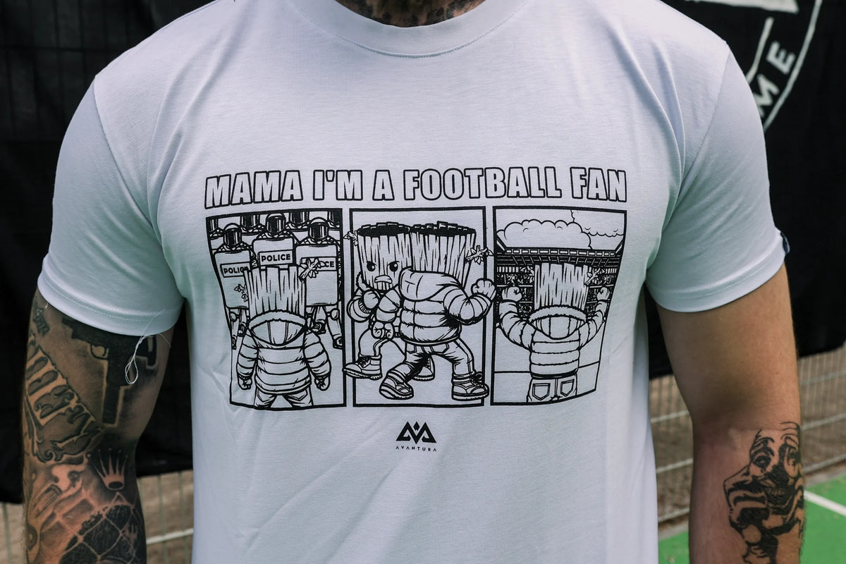 Close-up cotton T-shirt with detailed three-part comic print on the chest