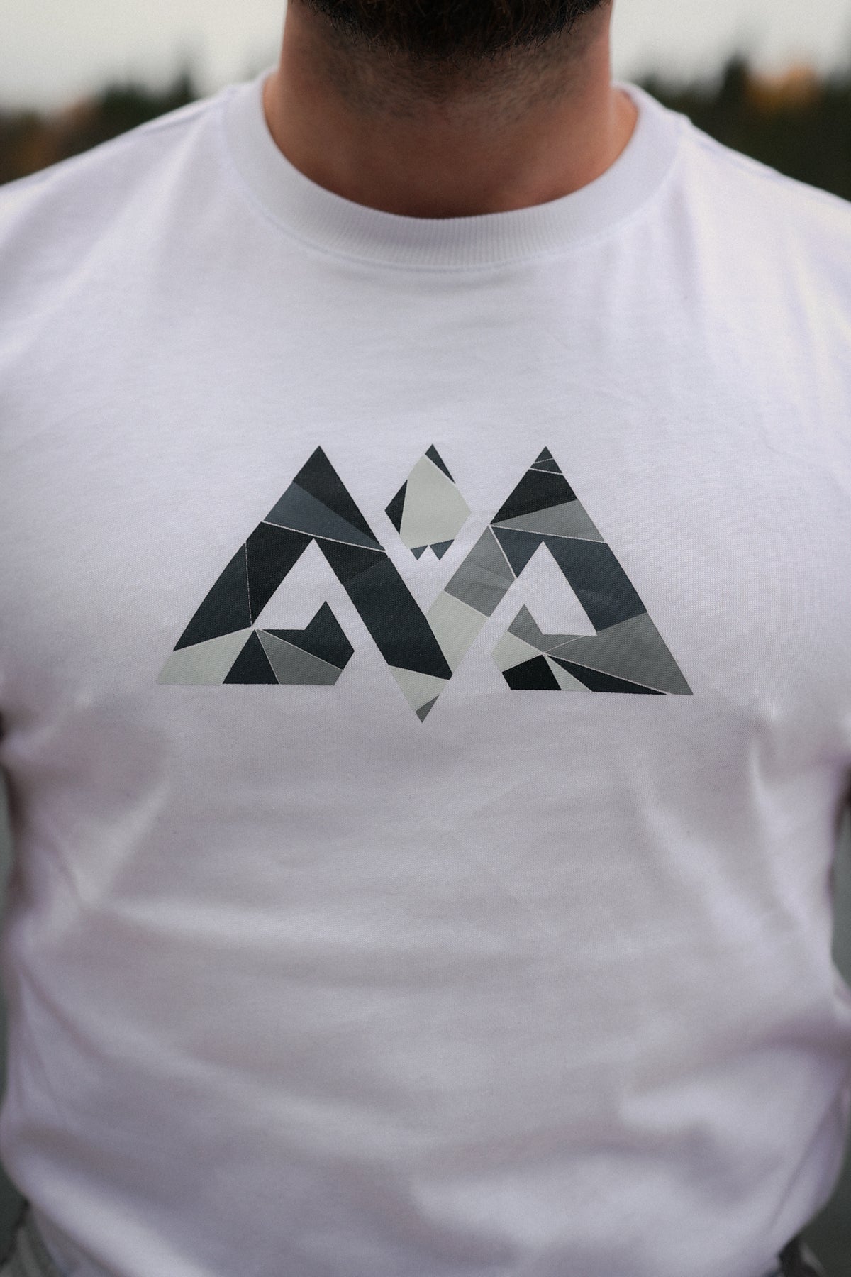 MOSAIK white t-shirt geometric chest print detail
