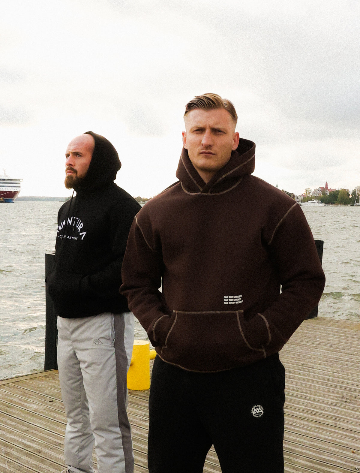 Brown hoodie with lifestyle-fit embroidery by the lake