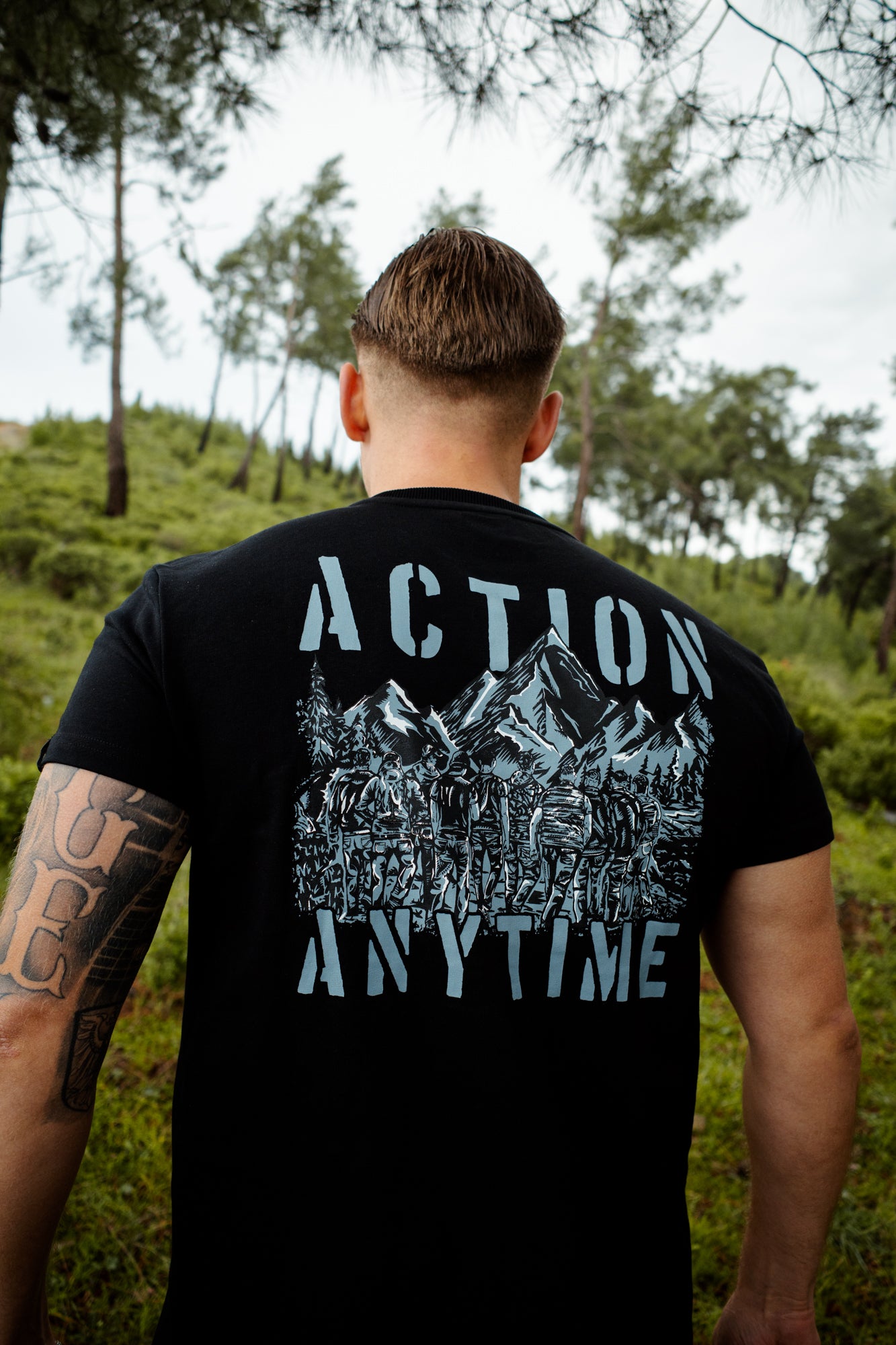 NATURE WITH FRIENDS T-SHIRT SCHWARZ