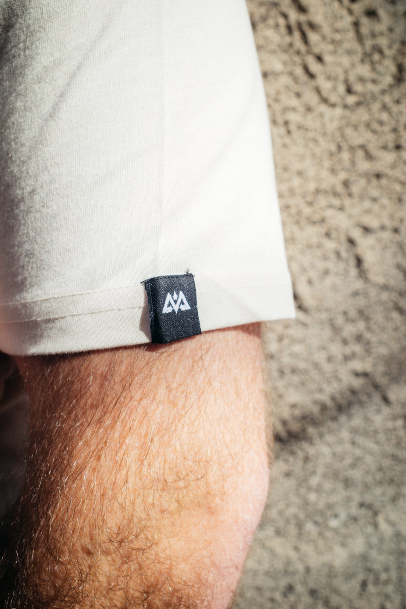 CURVED LETTERS T-SHIRT DARK BLUE