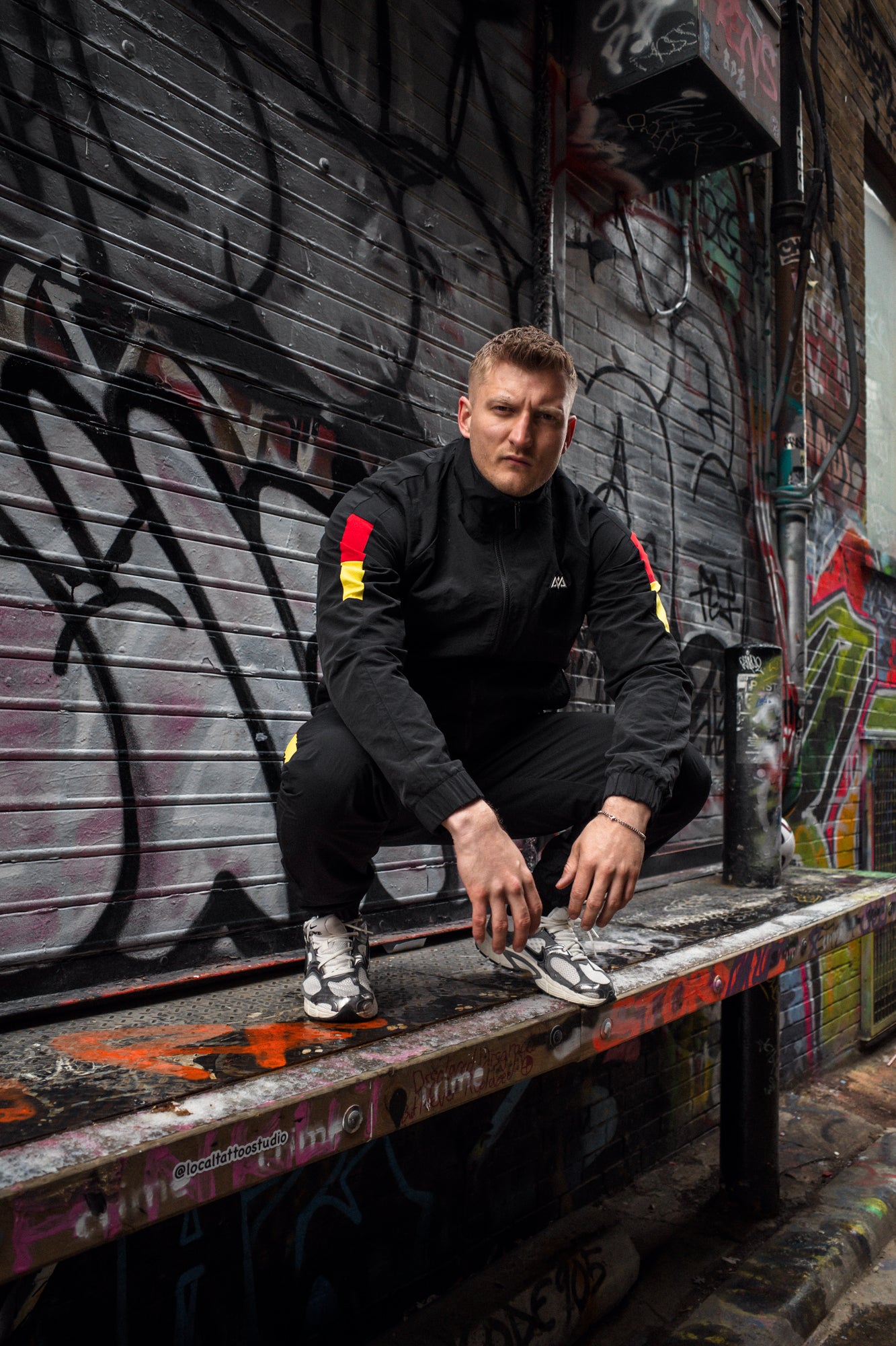 TRACKJACKET SCHWARZ/ROT/GOLD