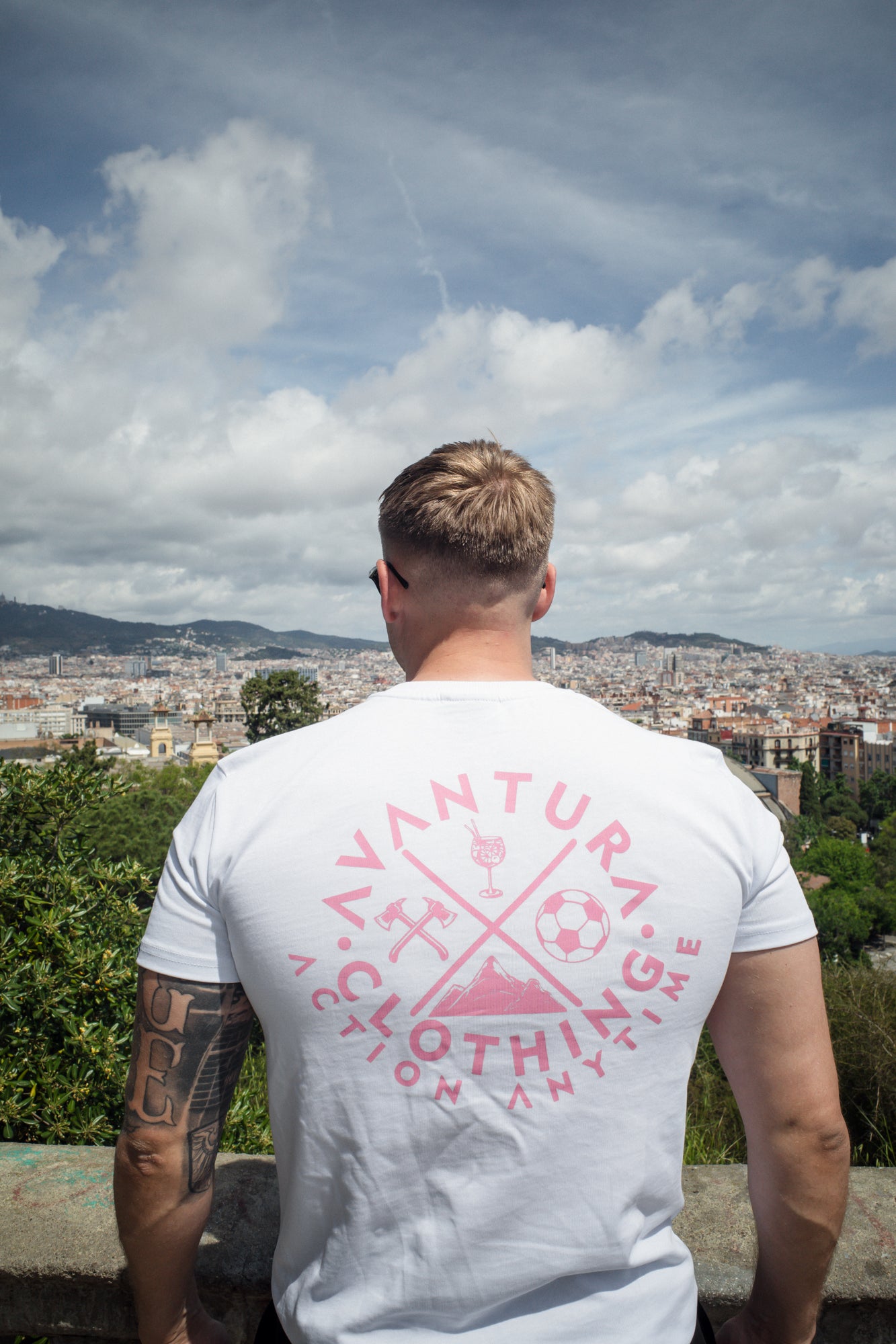 CURVED LETTERS T-SHIRT DARK BLUE