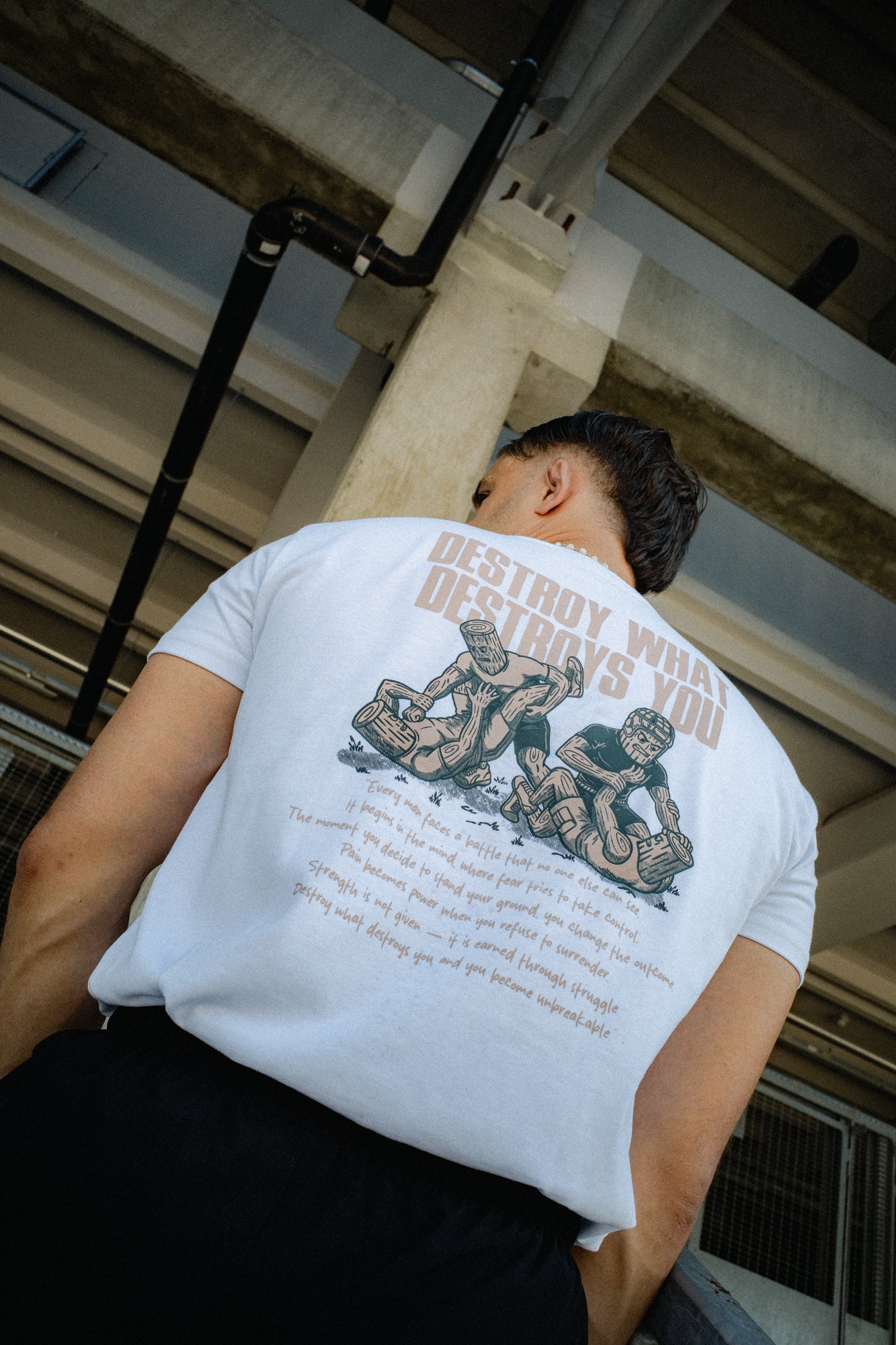 LIVE IS AN AVANTURA T-SHIRT BLACK