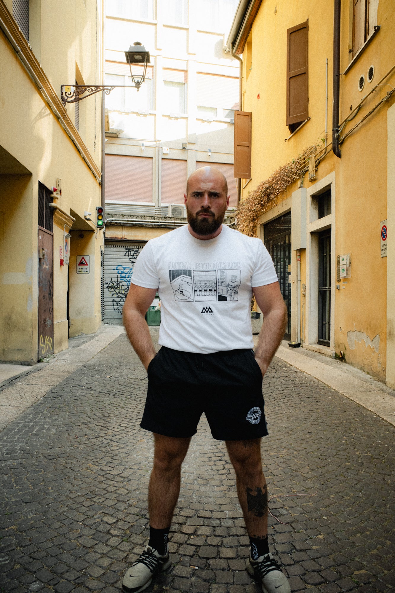 FOOTBALL IS THE ONLY LOVE T-SHIRT WEISS