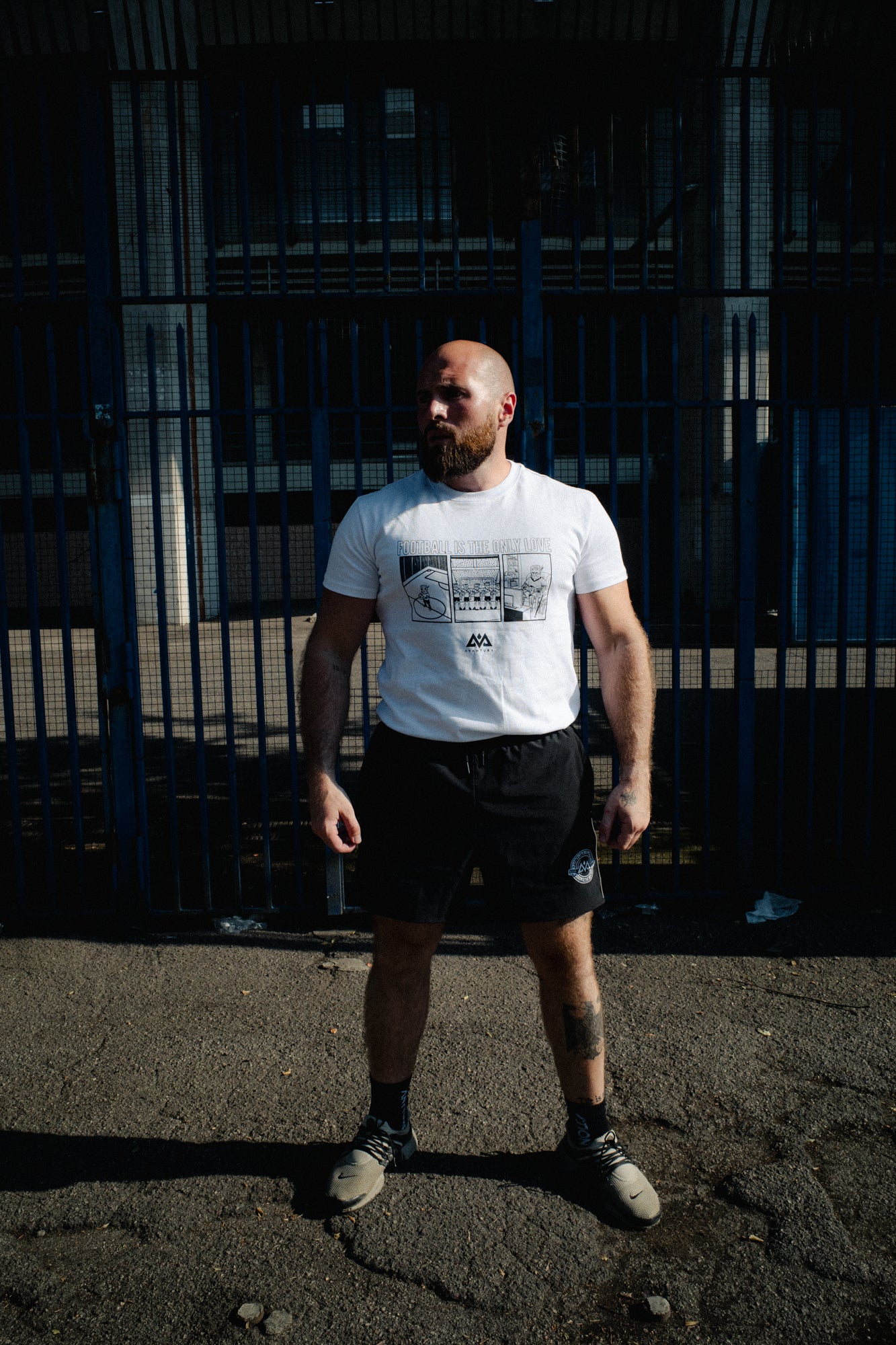 FOOTBALL IS THE ONLY LOVE T-SHIRT WEISS