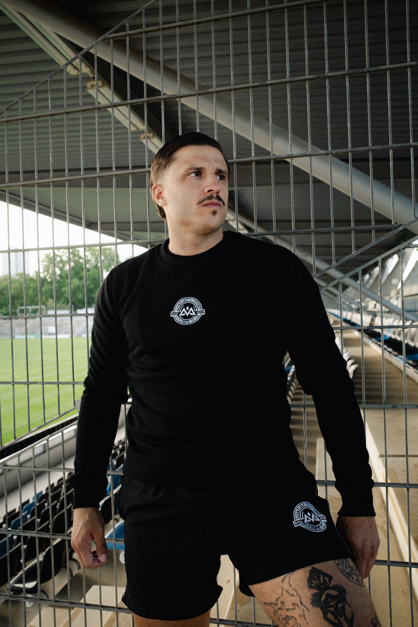CREWNECK VIOLENCE CLUB SCHWARZ