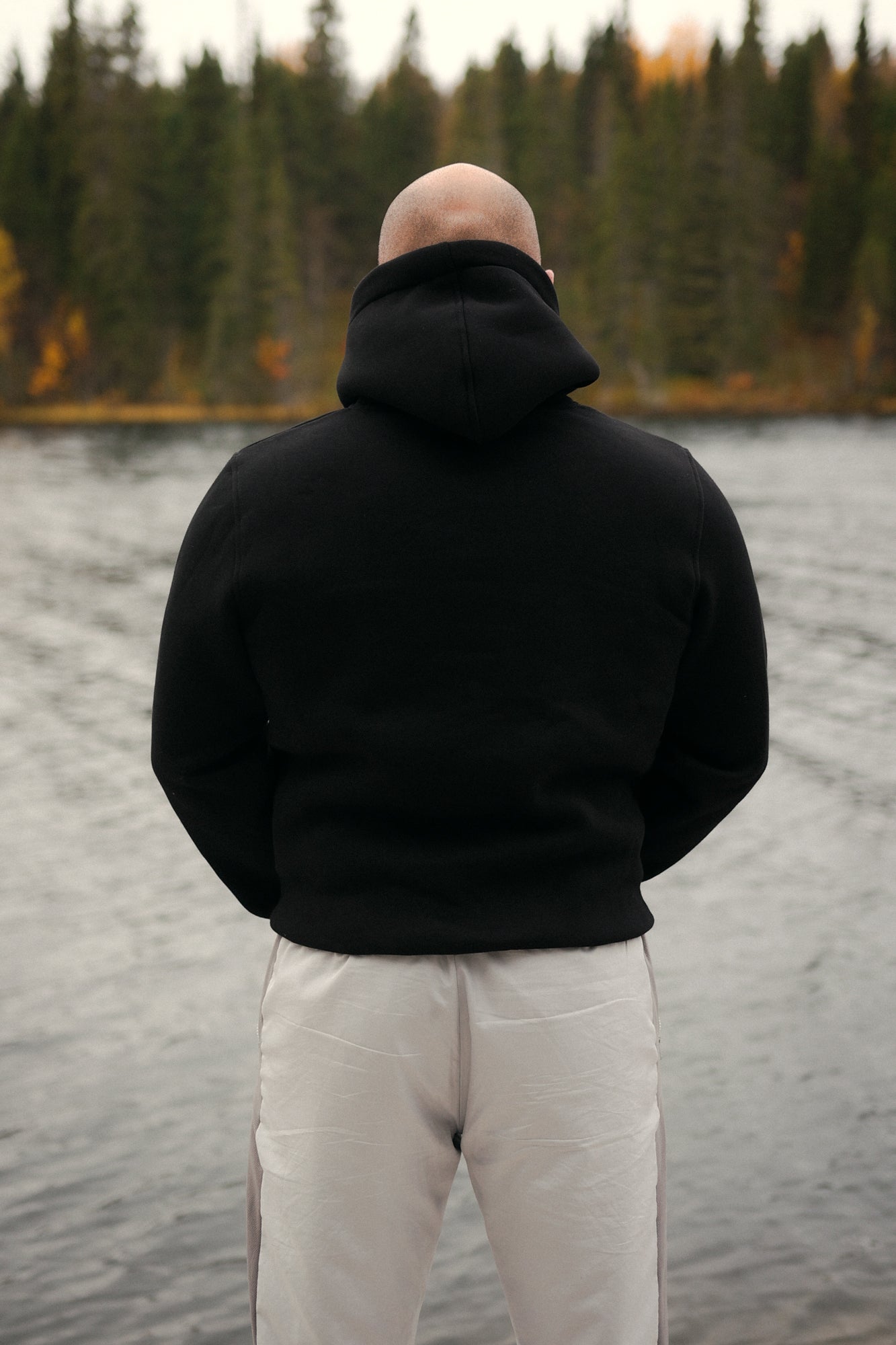 CURVED LETTERS HOODIE SCHWARZ