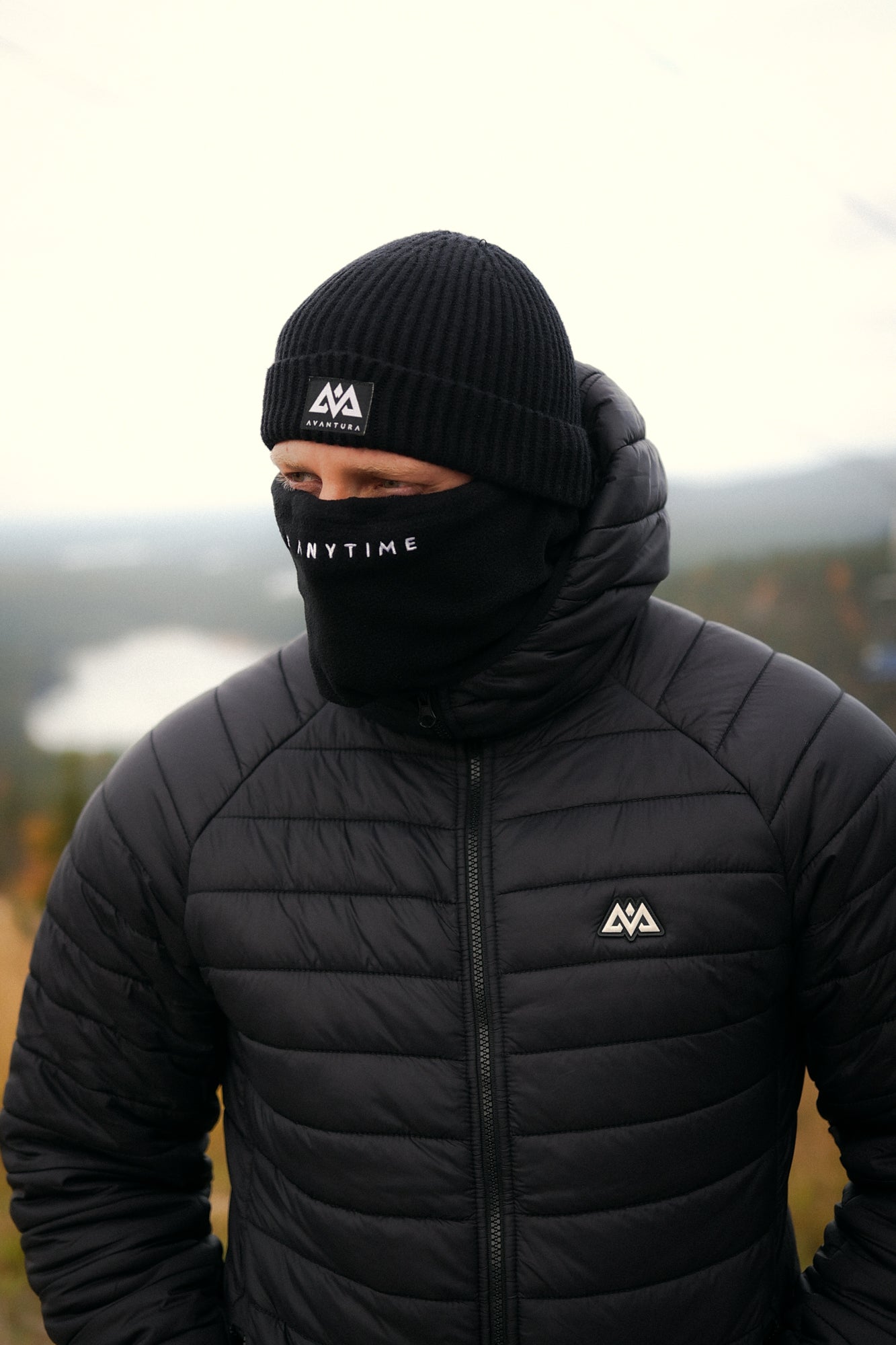 BEANIE AVANTURA SCHWARZ PATCH LOGO