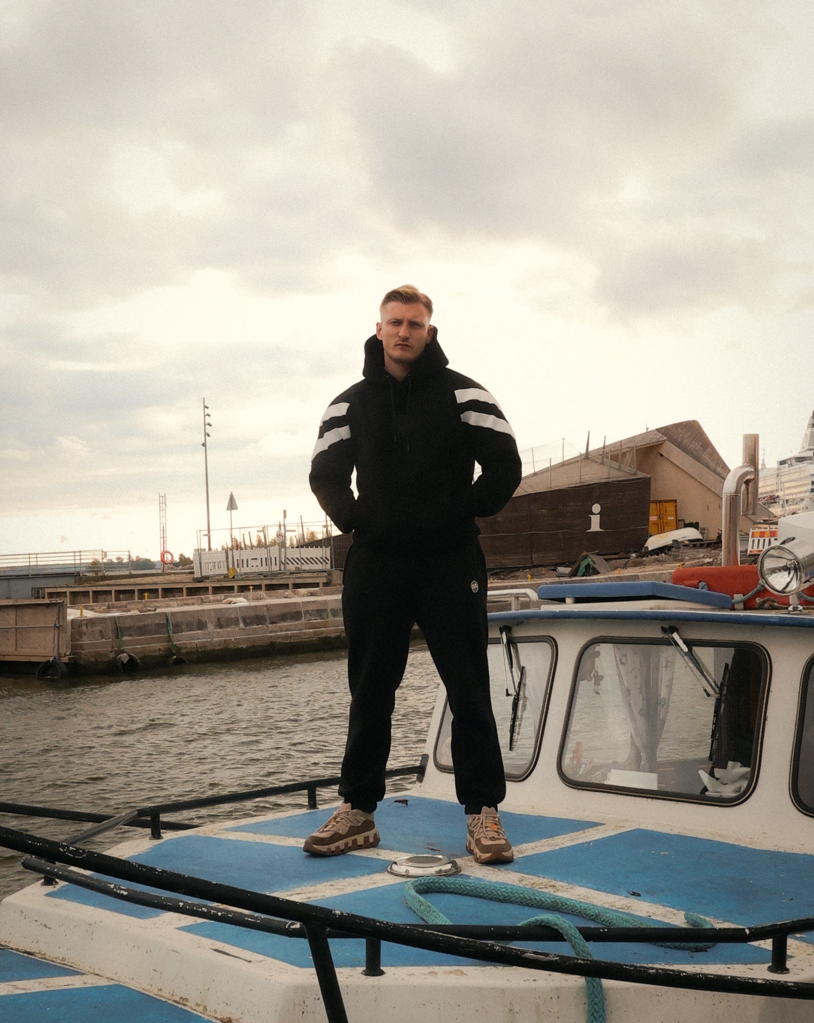 STRIPES HOODIE SCHWARZ