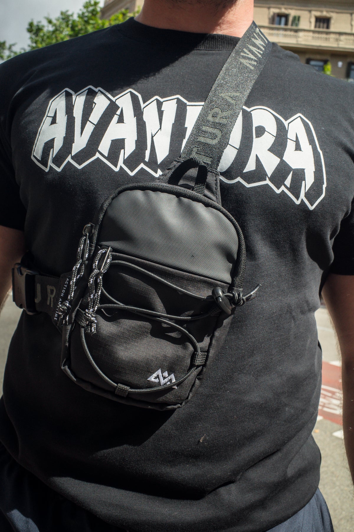 Black pusher bag chest fit with logo