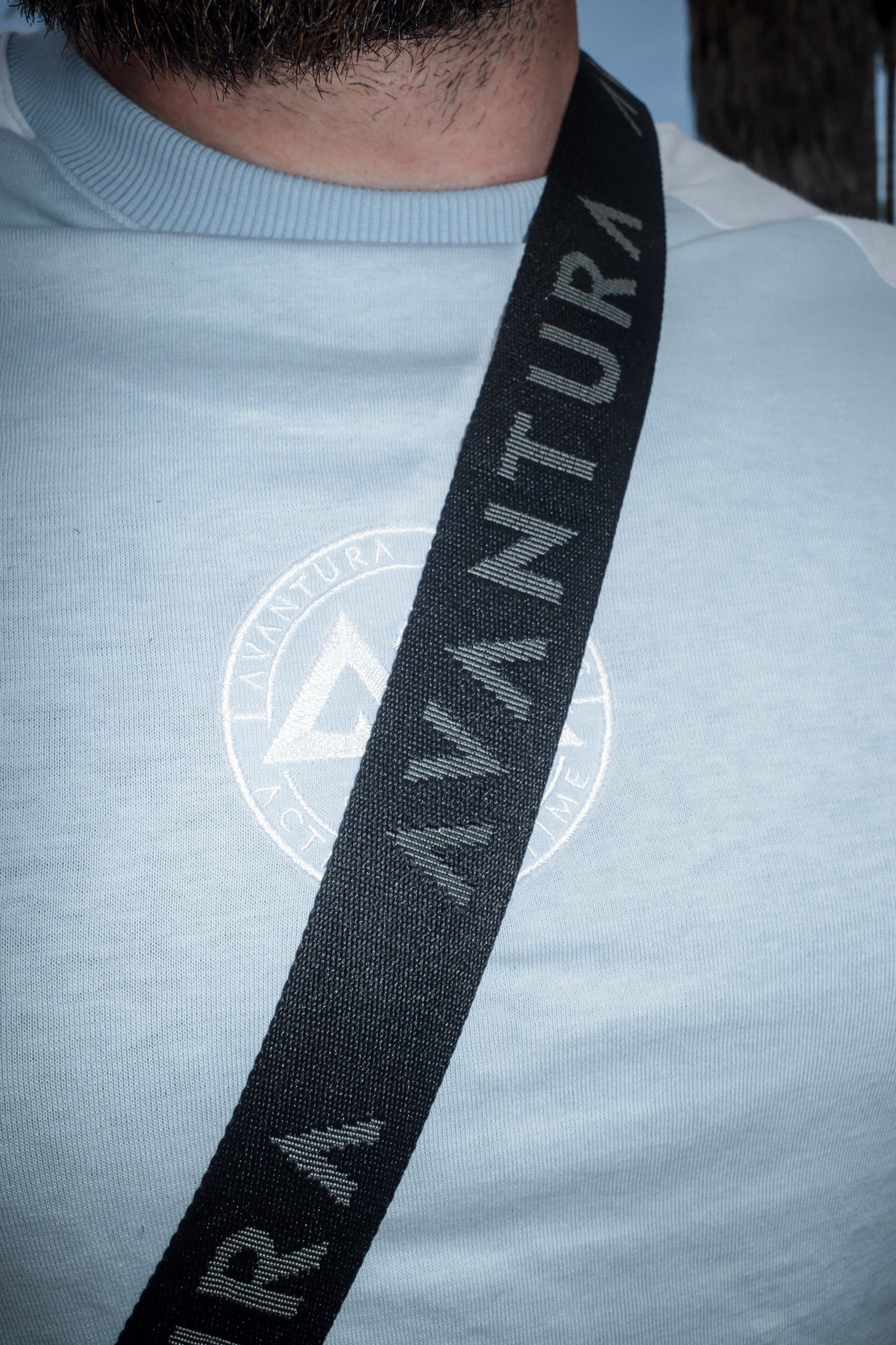 Pusher bag strap AVANTURA lettering close-up