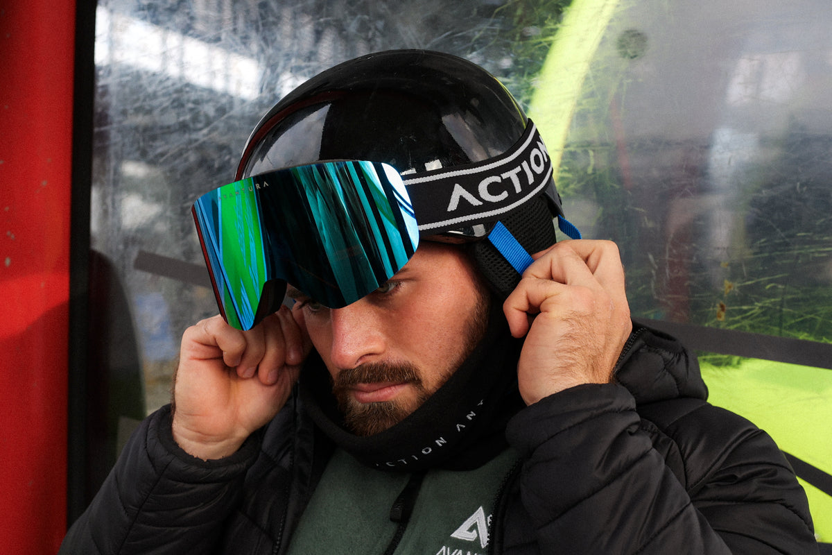 Dunkelrote TPU Skibrille mit irideszent grüner Linse