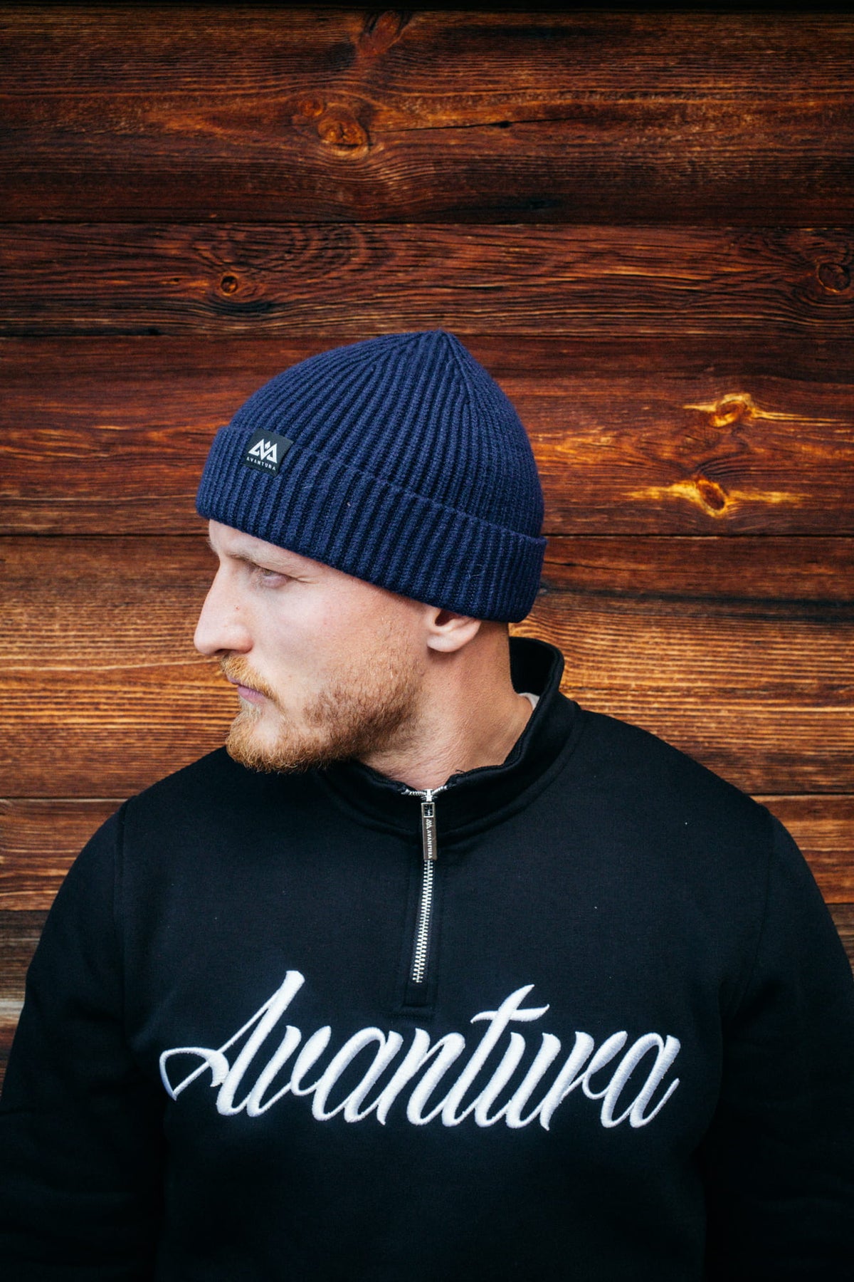 Avantura Beanie mit kleinem gewebtem Logo an der Seite