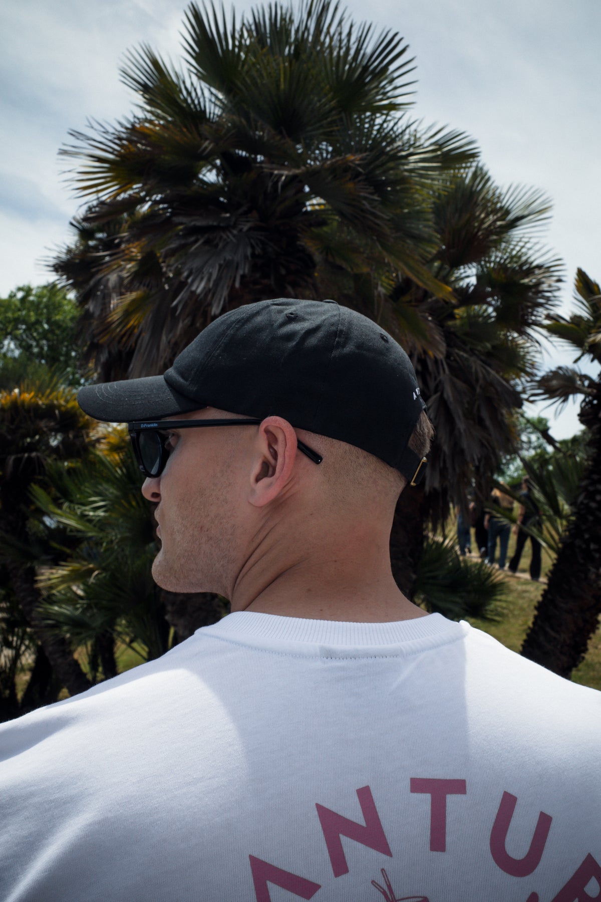 Side profile of black Avantura cap with adjuster