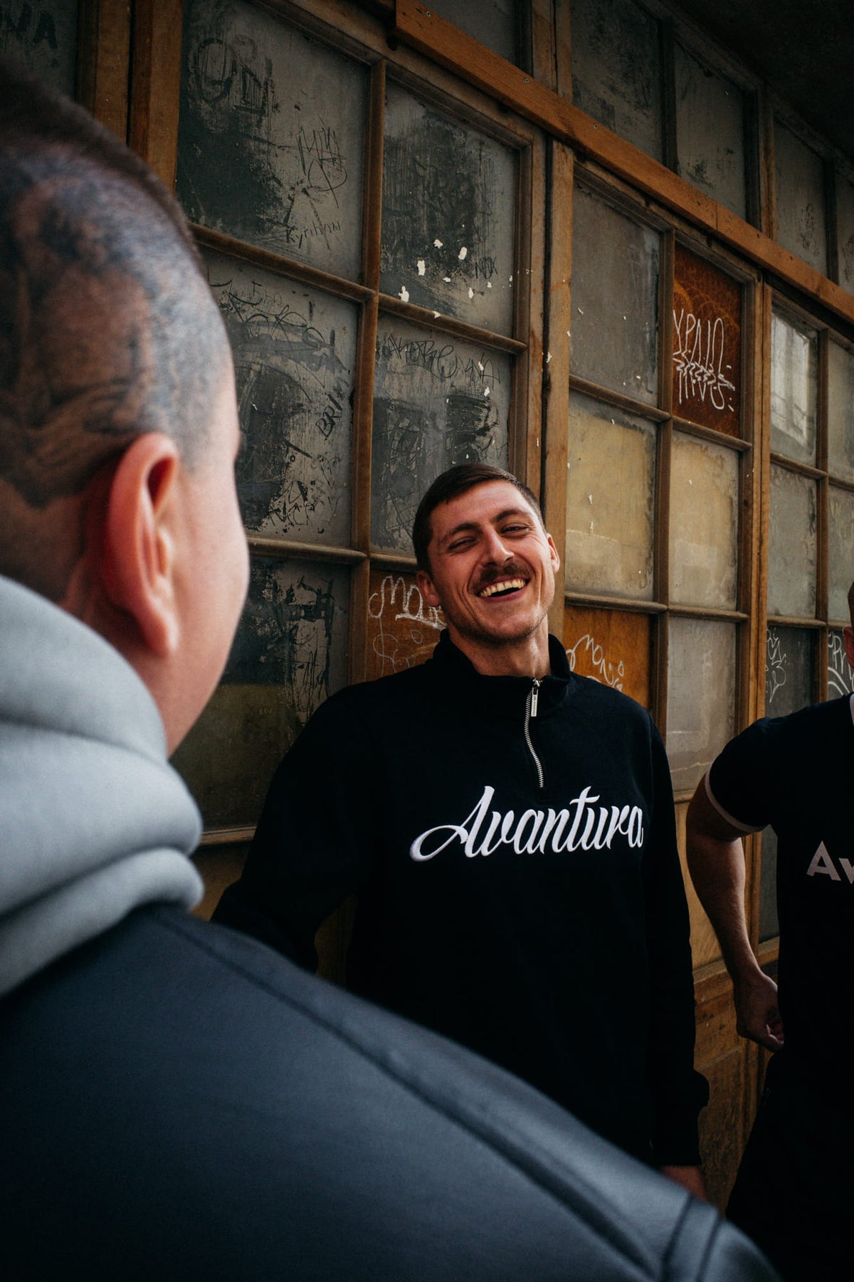 Avantura Halfzip sweatshirt worn in an urban city setting