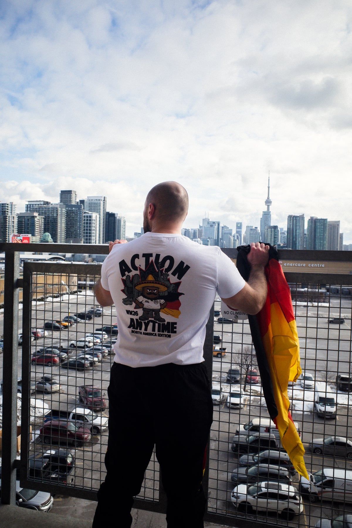 Backprint weißes T-Shirt mit Cartoon-Figur, mexikanischer Flagge und WM26 Text