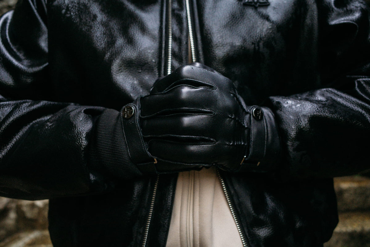 Schwarze Schafslederhandschuhe mit geripptem Bund und Schnalle