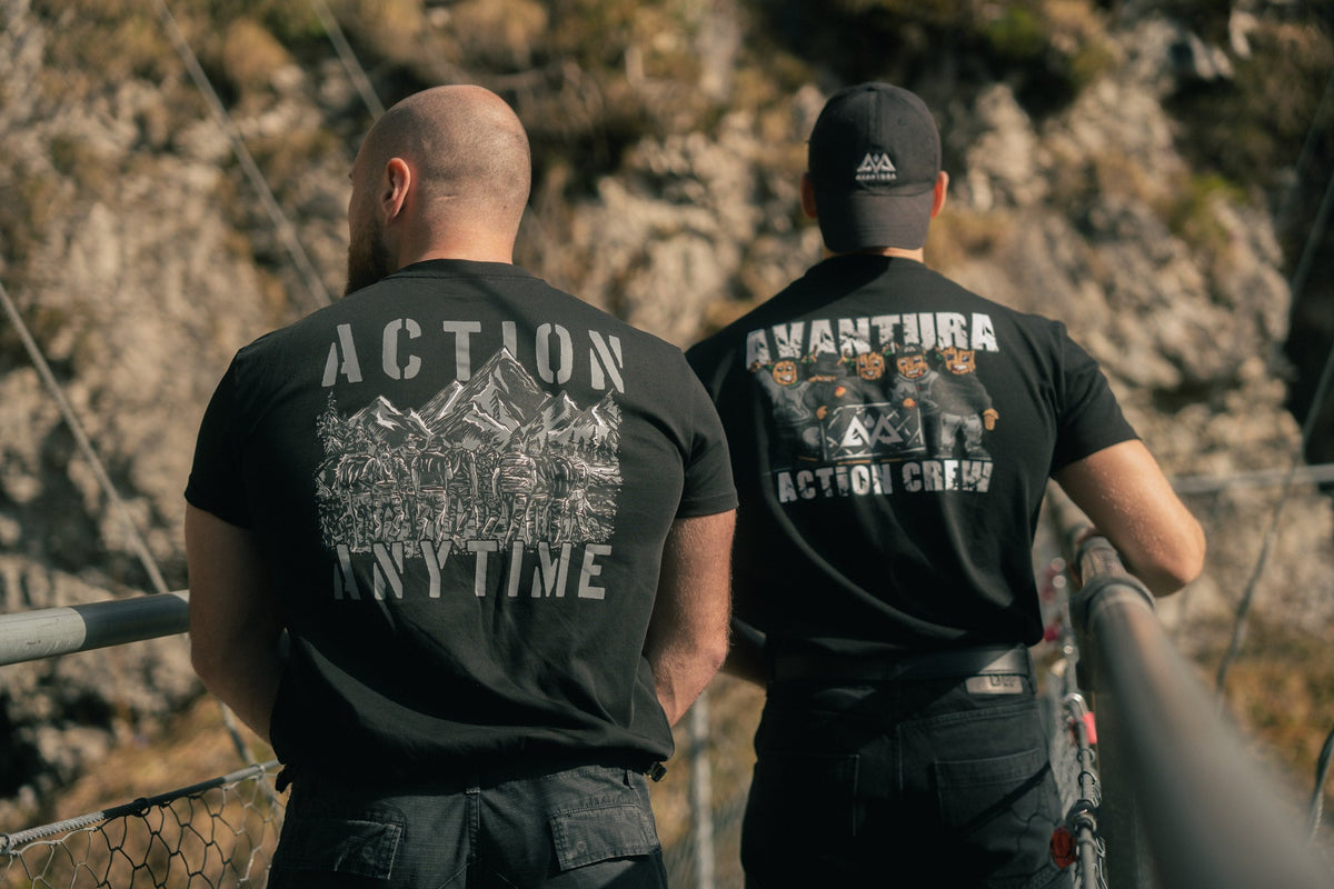 Schwarzes T-Shirt mit AVANTURA ACTION CREW Bären-Grafik
