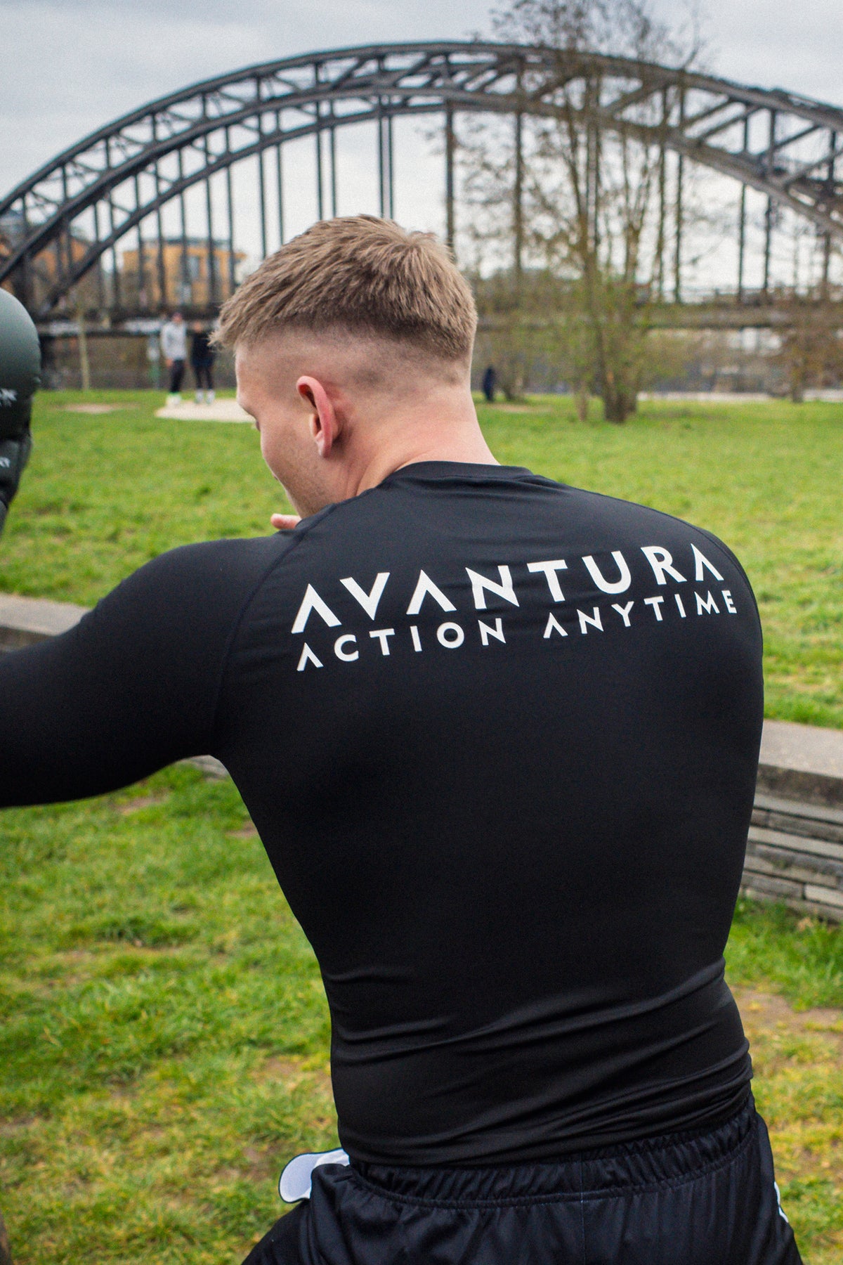 Back view of black long-sleeve shirt with AVANTURA print
