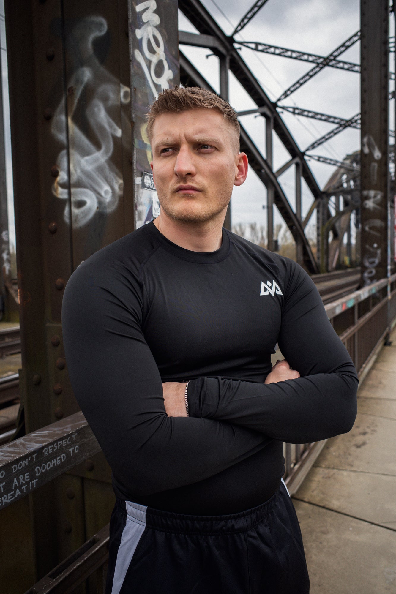 PERFORMANCE LANGARMSHIRT SCHWARZ
