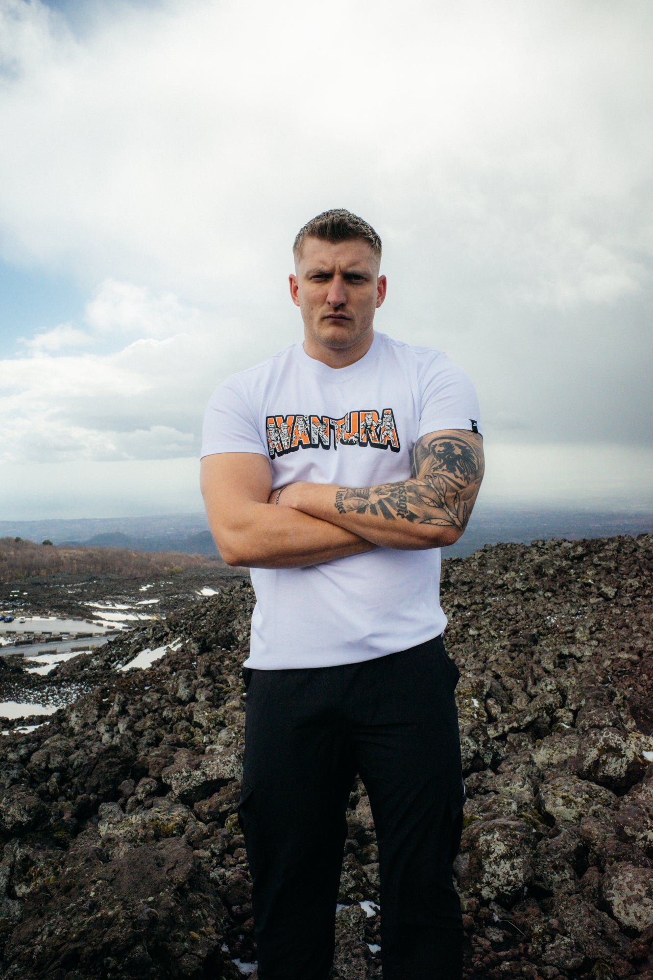 CURVED LETTERS T-SHIRT DARK BLUE