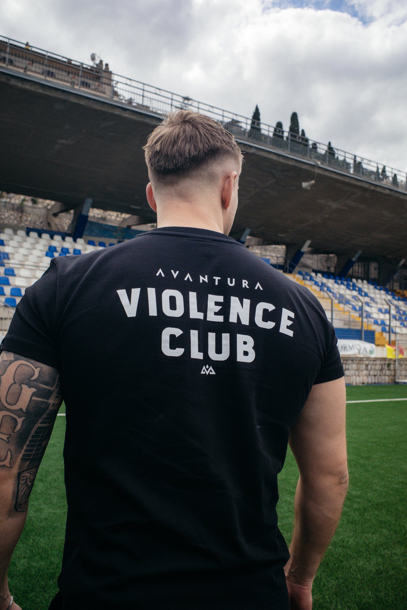 VIOLENCE CLUB BACKPRINT T-SHIRT SCHWARZ