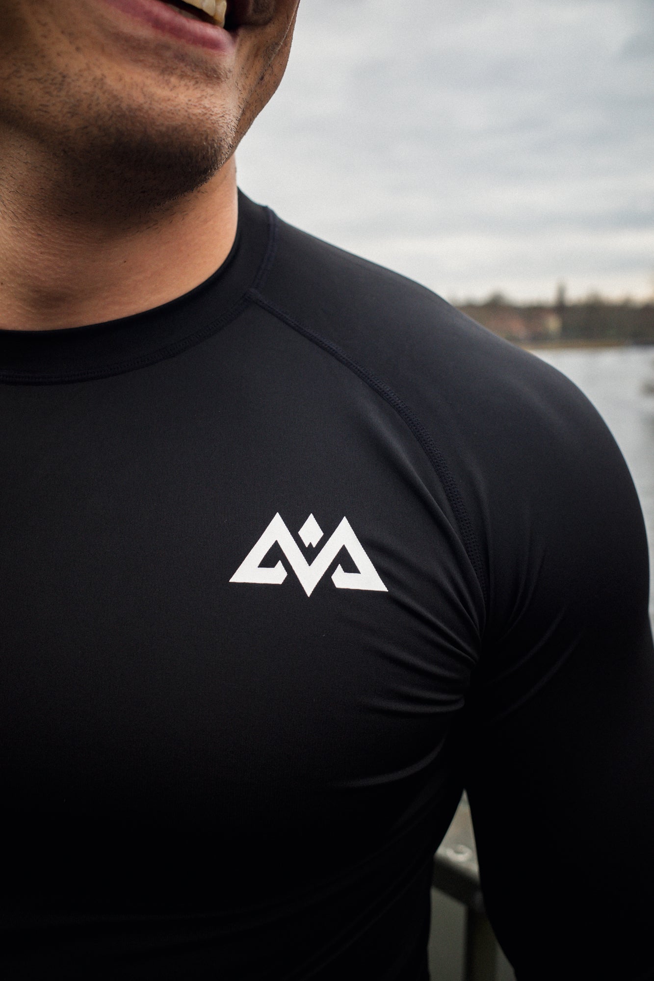 PERFORMANCE LANGARMSHIRT SCHWARZ