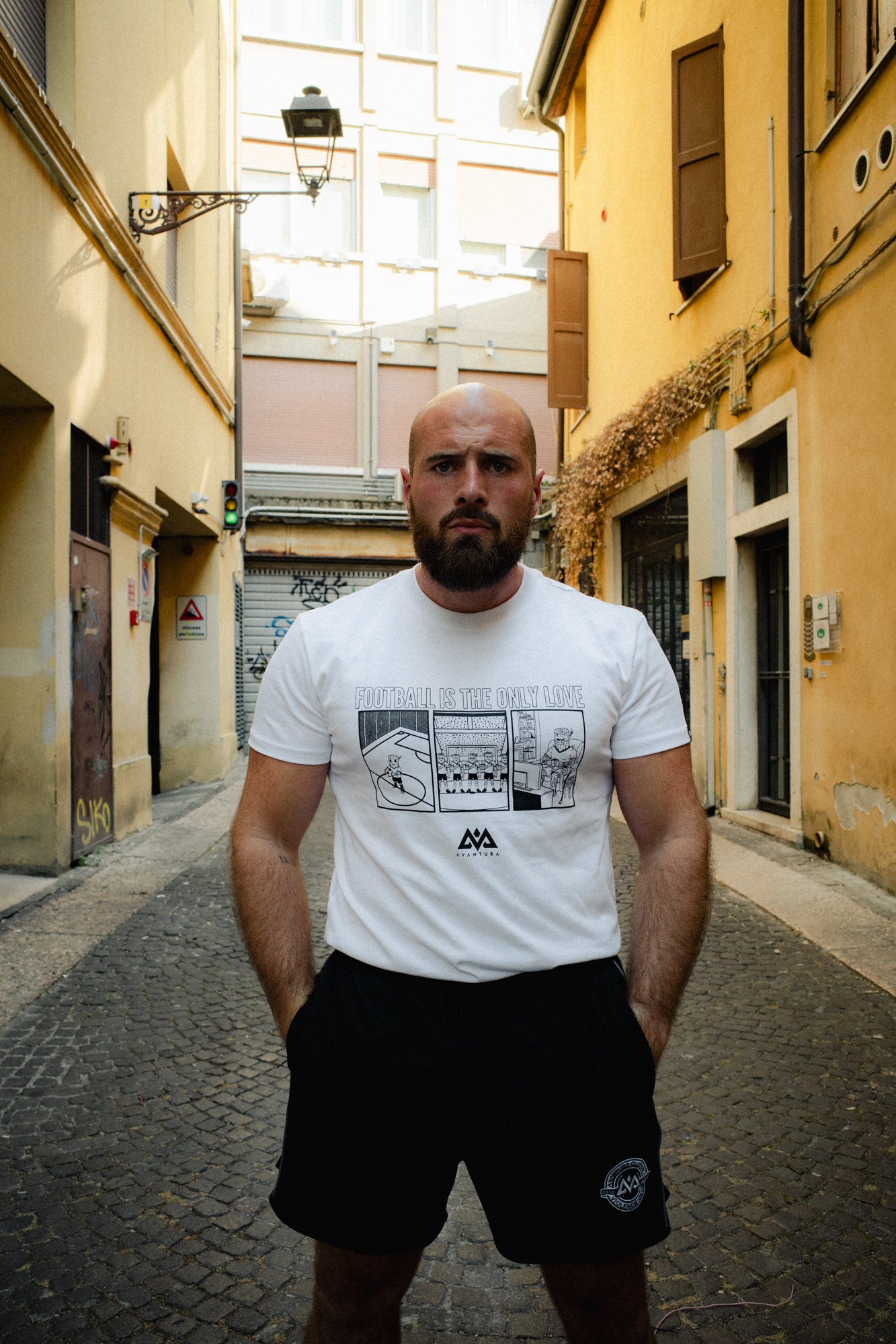 FOOTBALL IS THE ONLY LOVE T-SHIRT WEISS