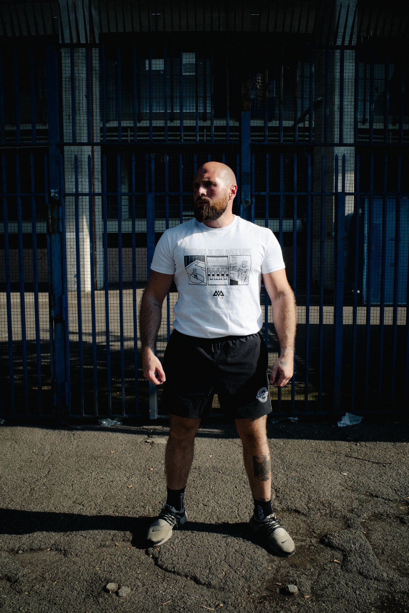 FOOTBALL IS THE ONLY LOVE T-SHIRT WEISS