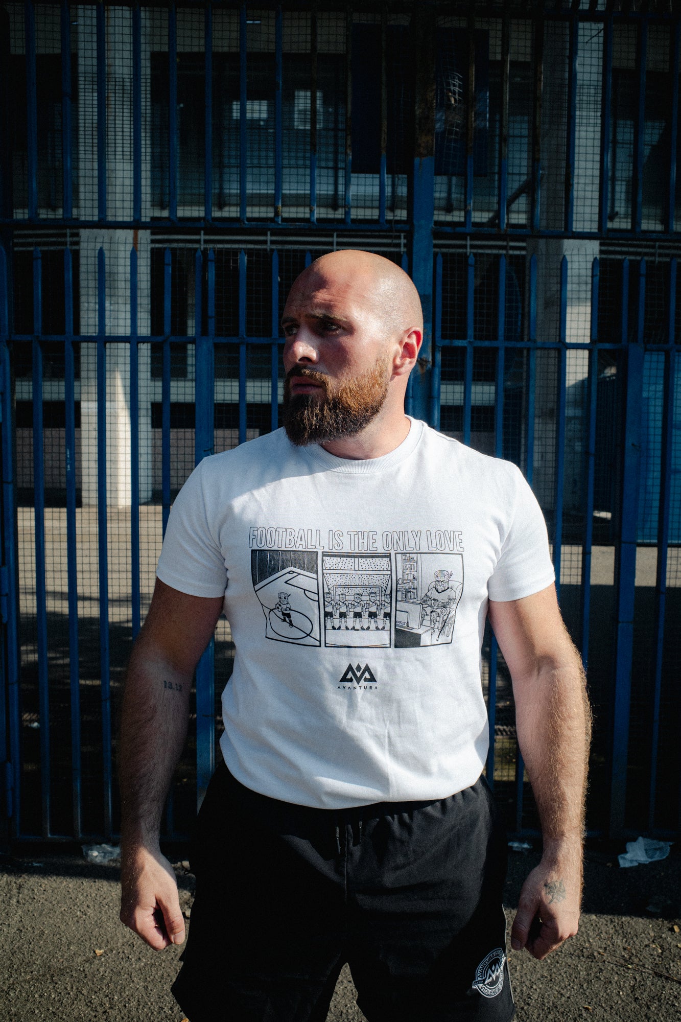 FOOTBALL IS THE ONLY LOVE T-SHIRT WEISS
