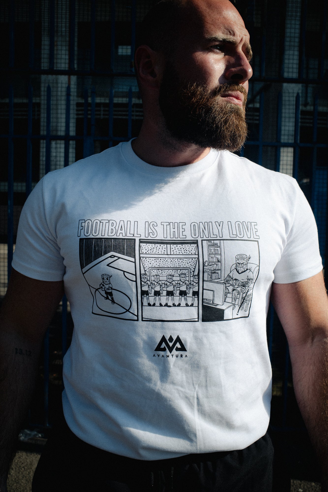 FOOTBALL IS THE ONLY LOVE T-SHIRT WEISS
