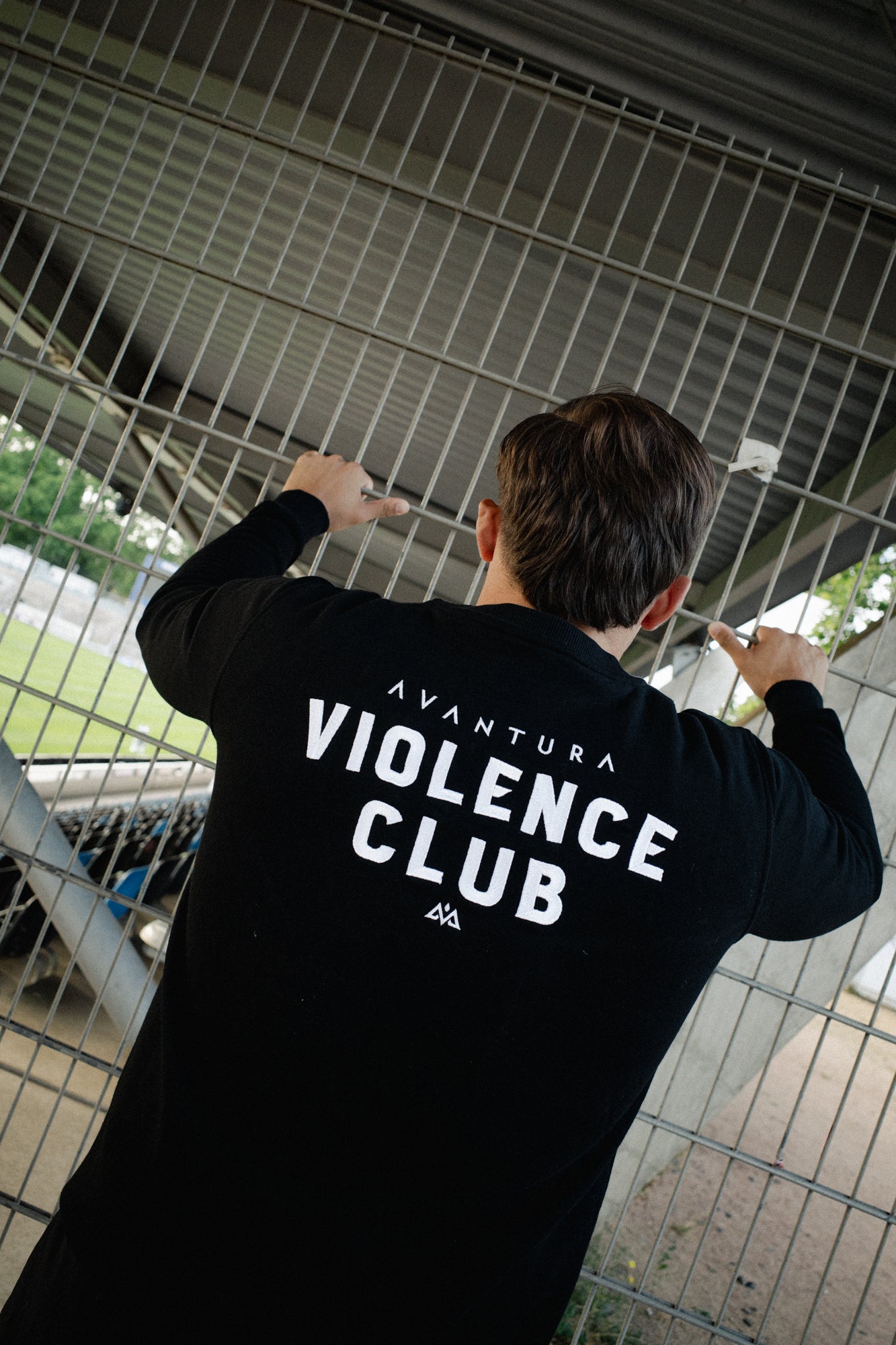 CREWNECK VIOLENCE CLUB SCHWARZ